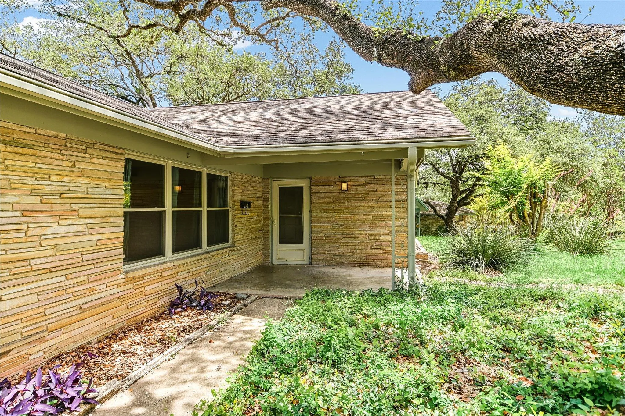 Photo 5 of 502 SUNSET CIR