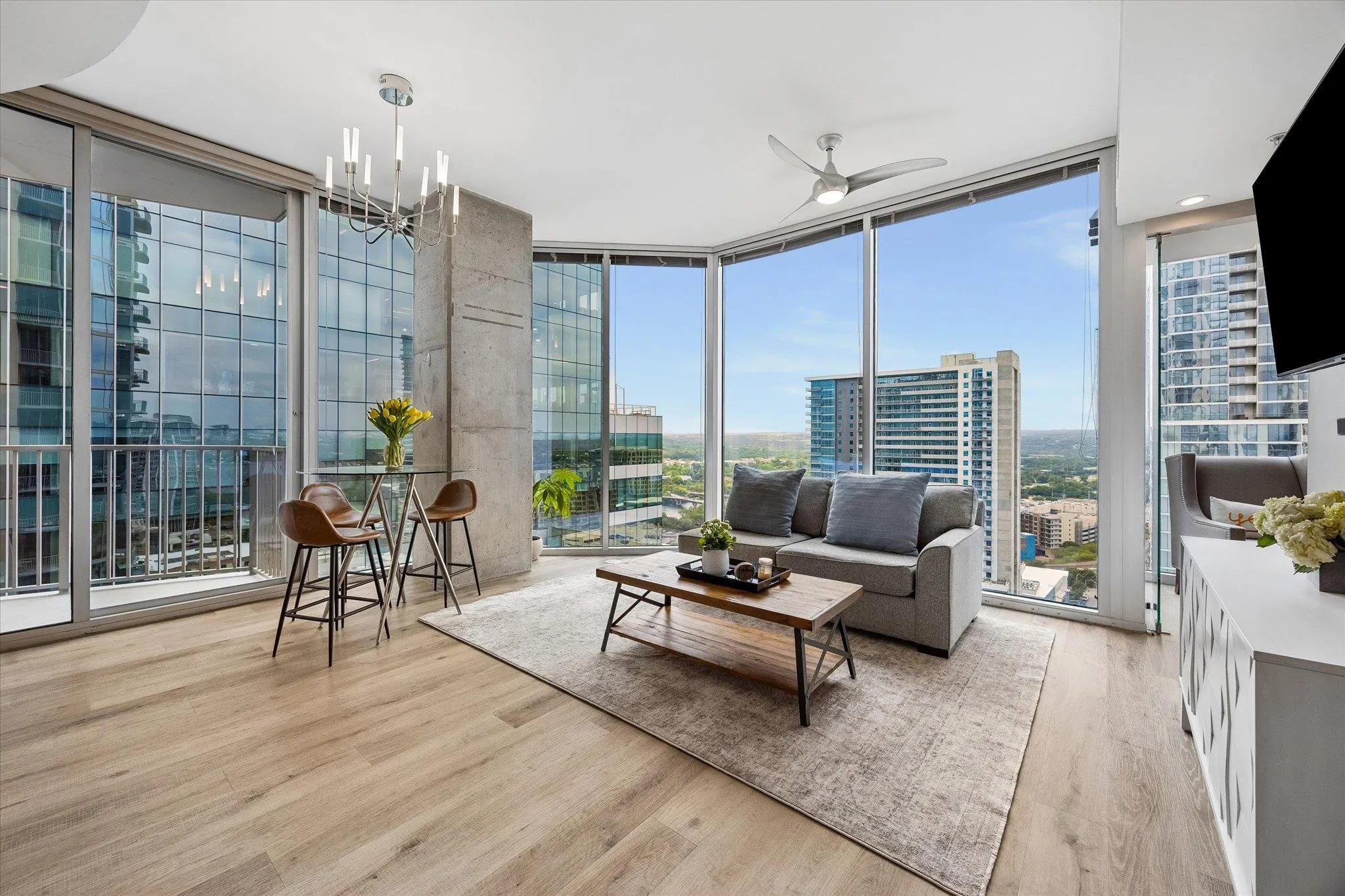 Photo 3 of 360 NUECES ST #2302