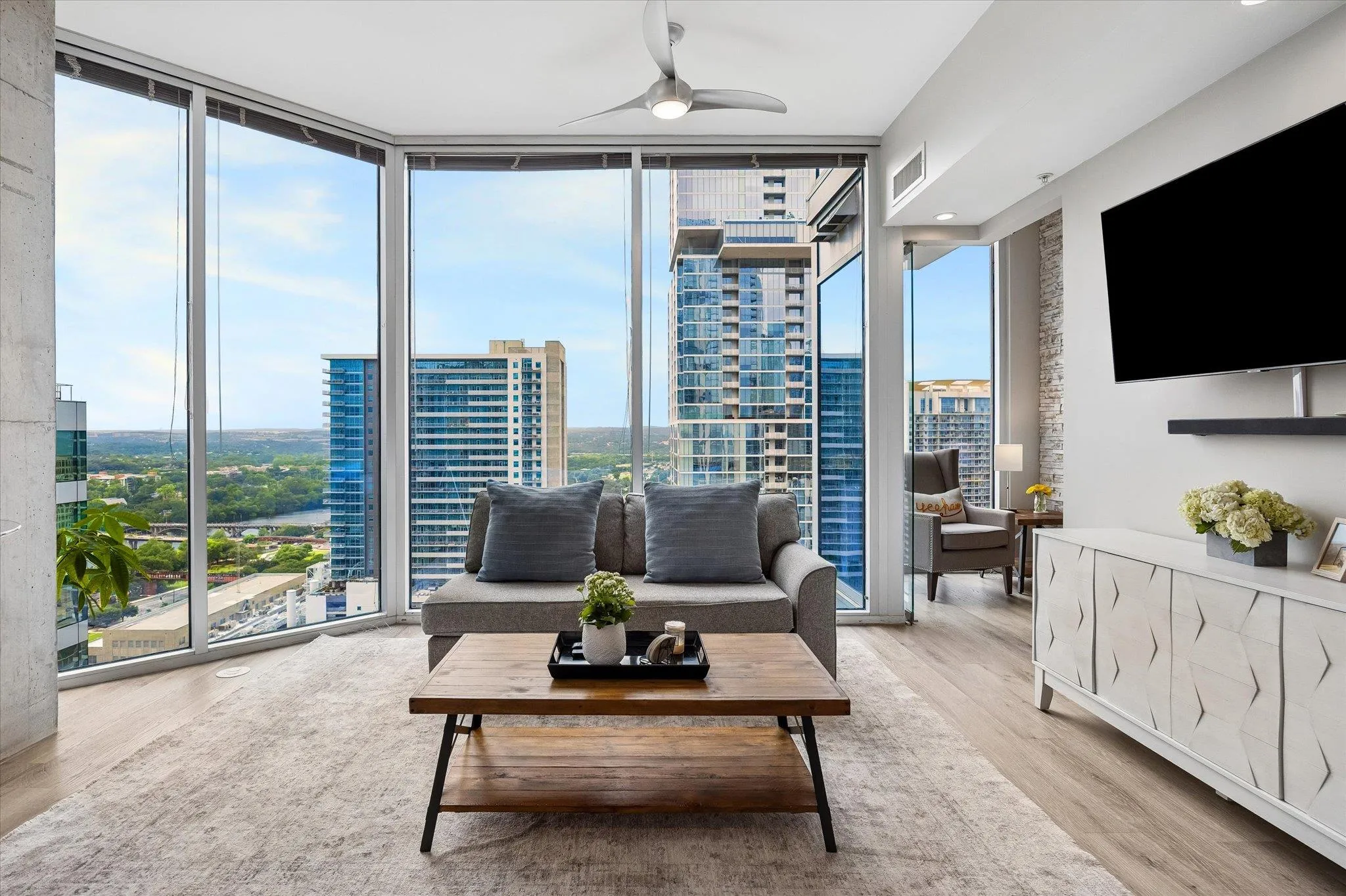 Photo 4 of 360 NUECES ST #2302