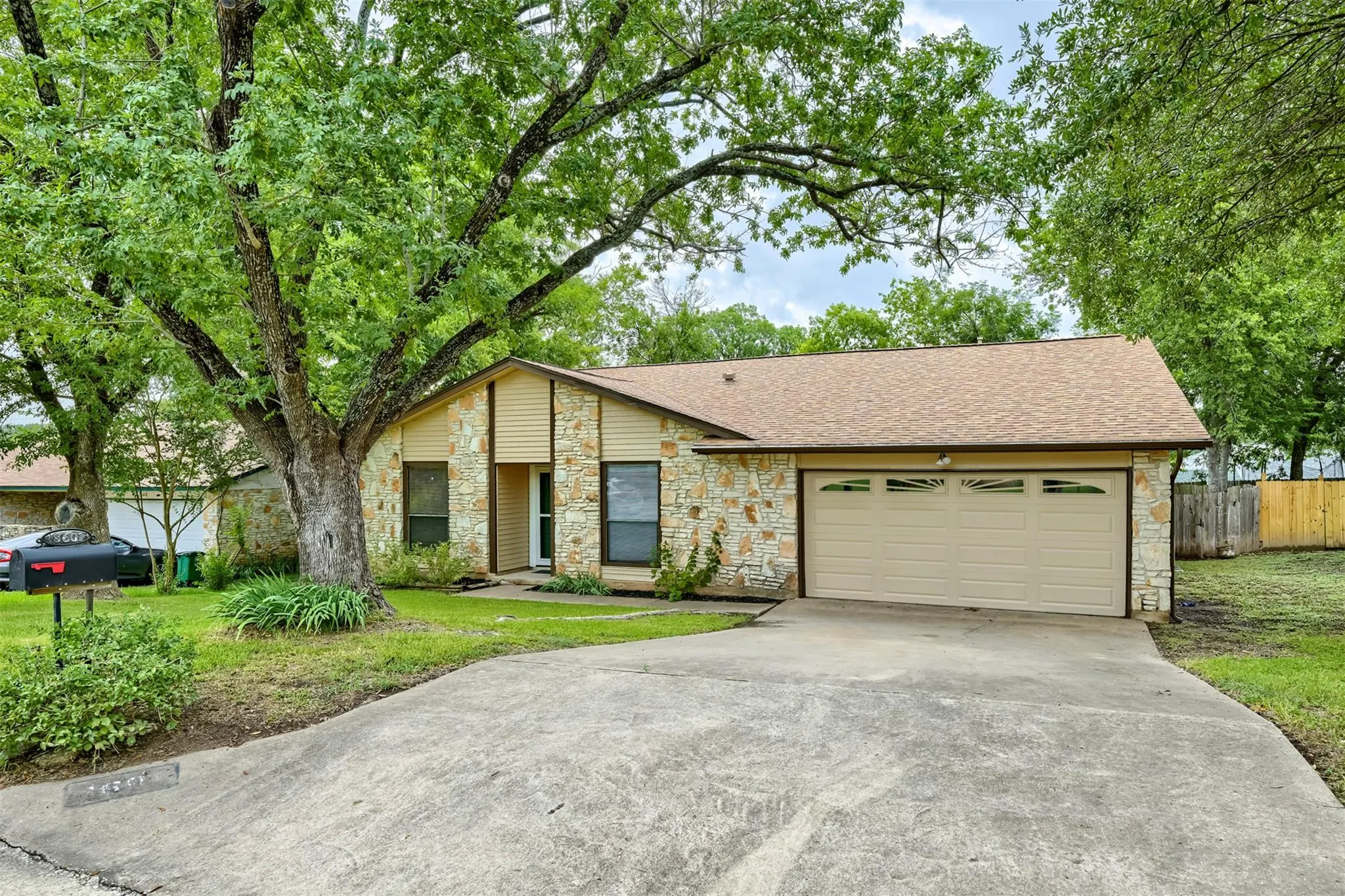 Photo 2 of 8601 DANVILLE DR