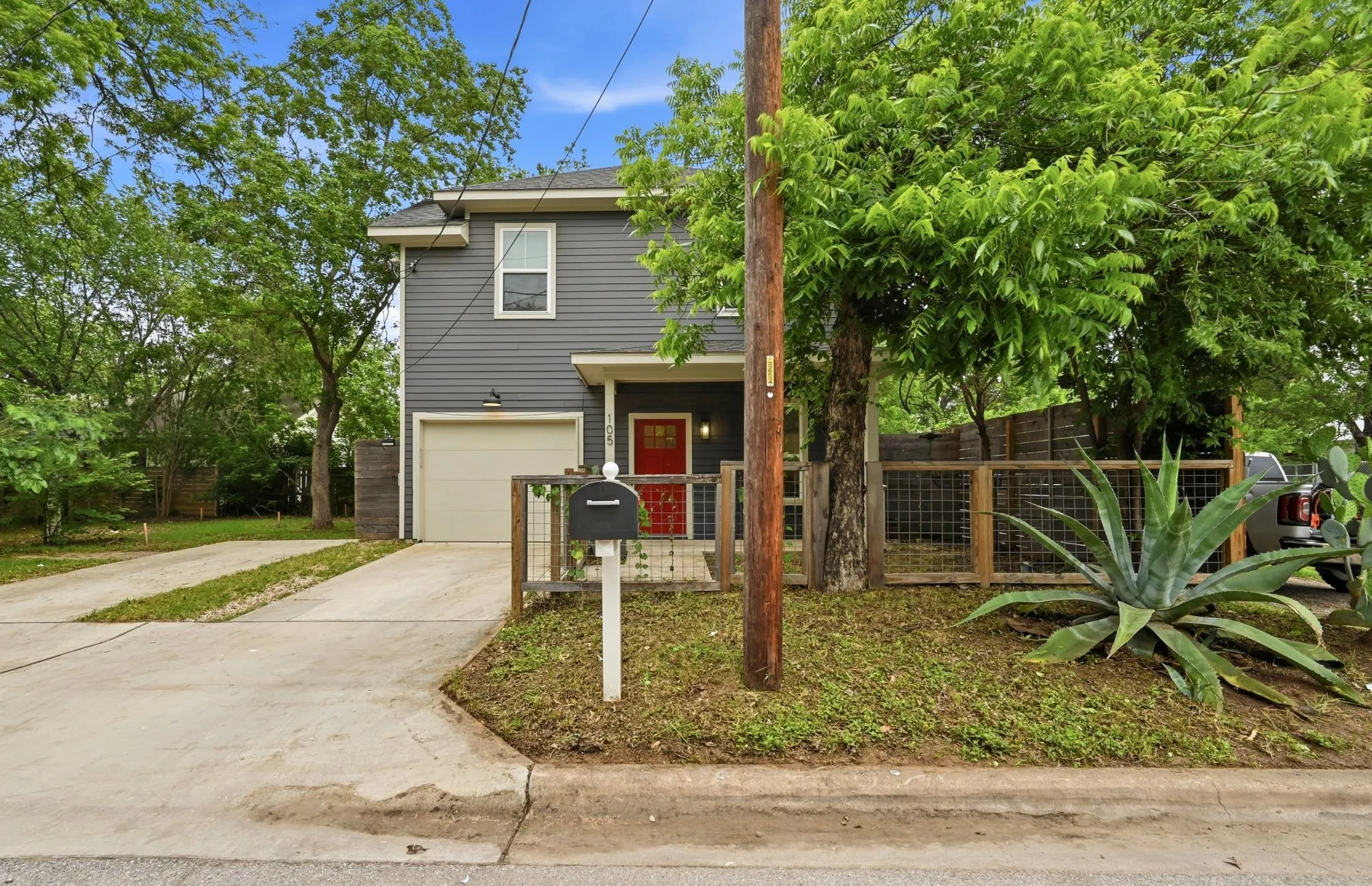 Photo 3 of 105 ELKHART ST #3