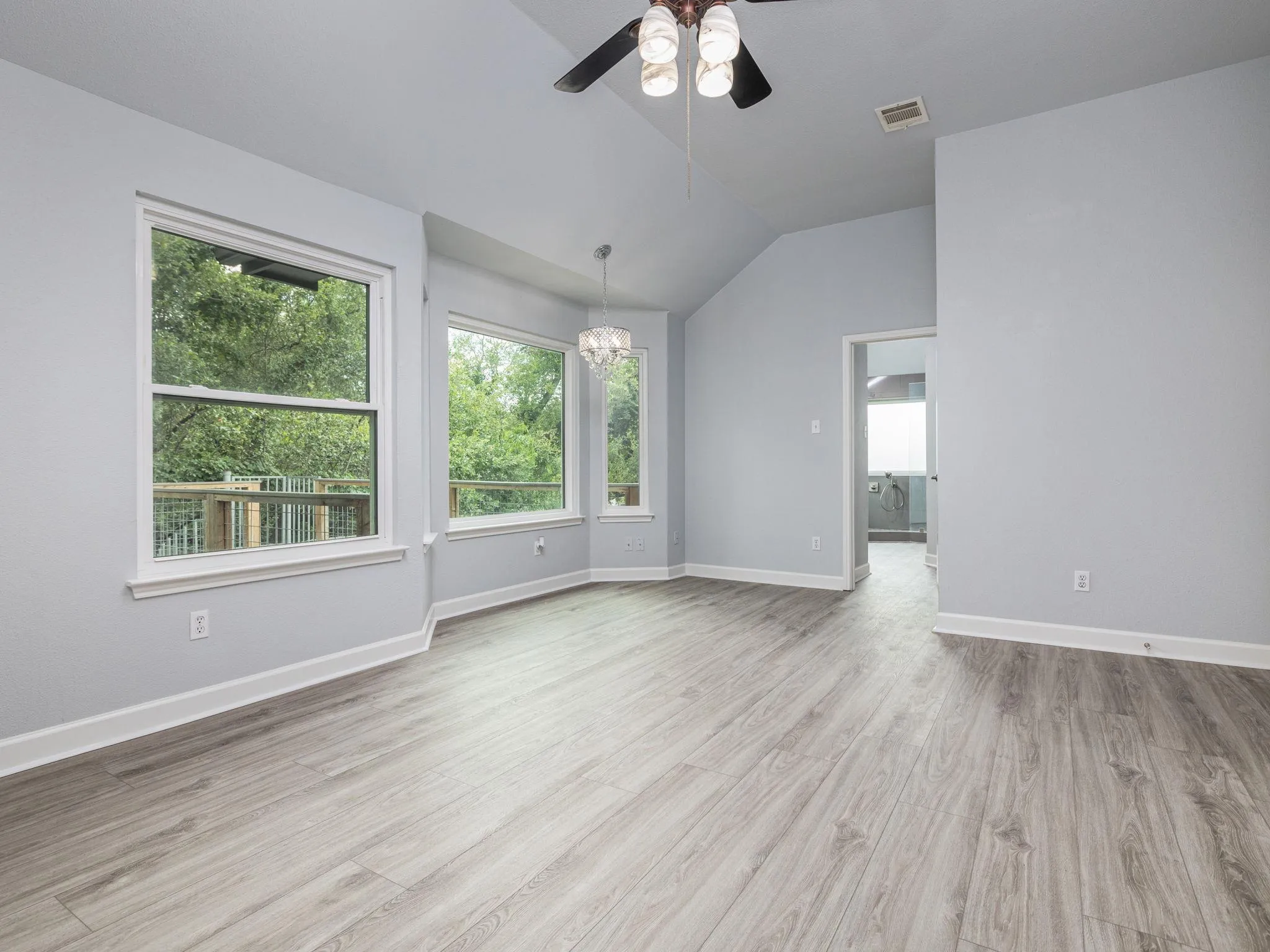 Photo 3 of 309 N KINGS CANYON DR