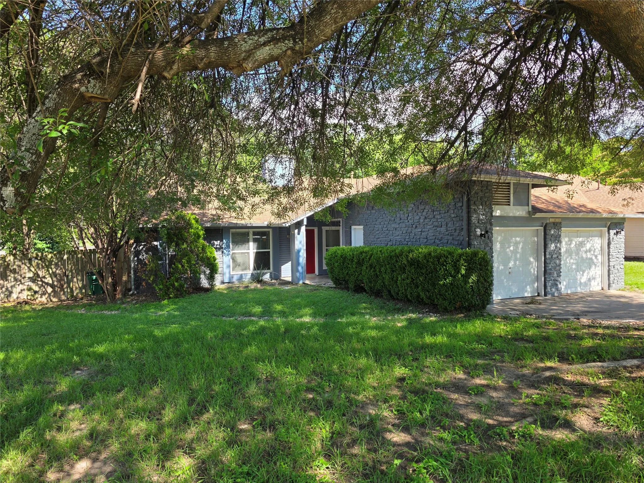 Photo 3 of 11815 LOCHRIDGE DR