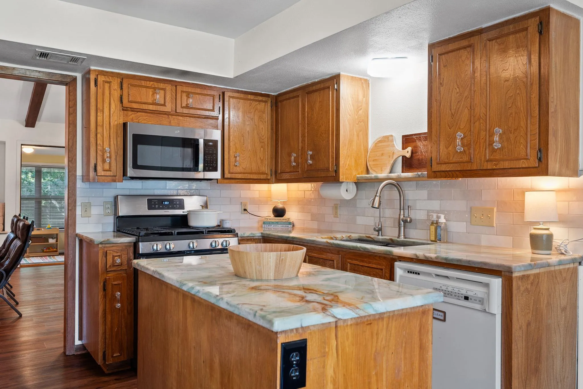 Photo 4 of 301 TALLWOOD DR