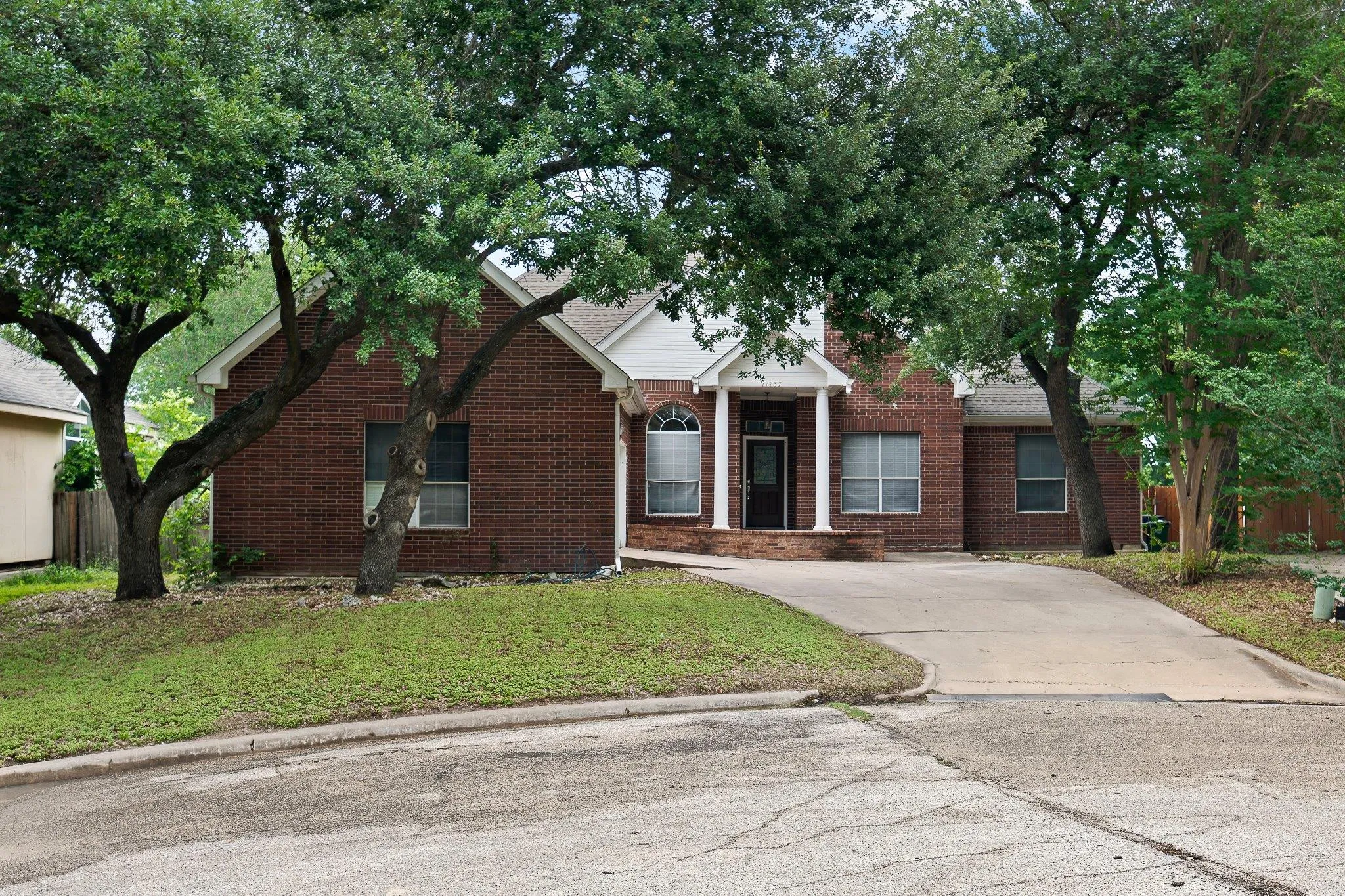 Photo 2 of 11737 RYDALWATER LN