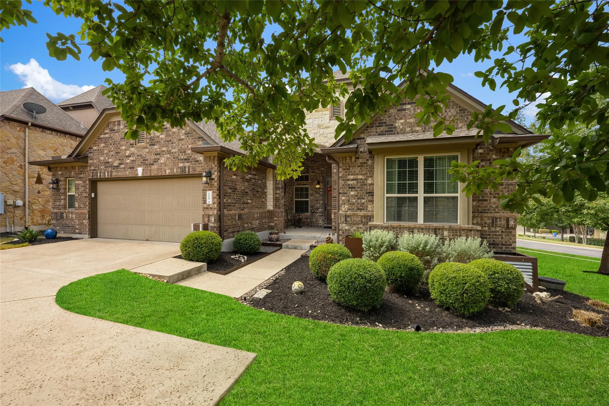 Photo 2 of 109 LOMBARDIA DR