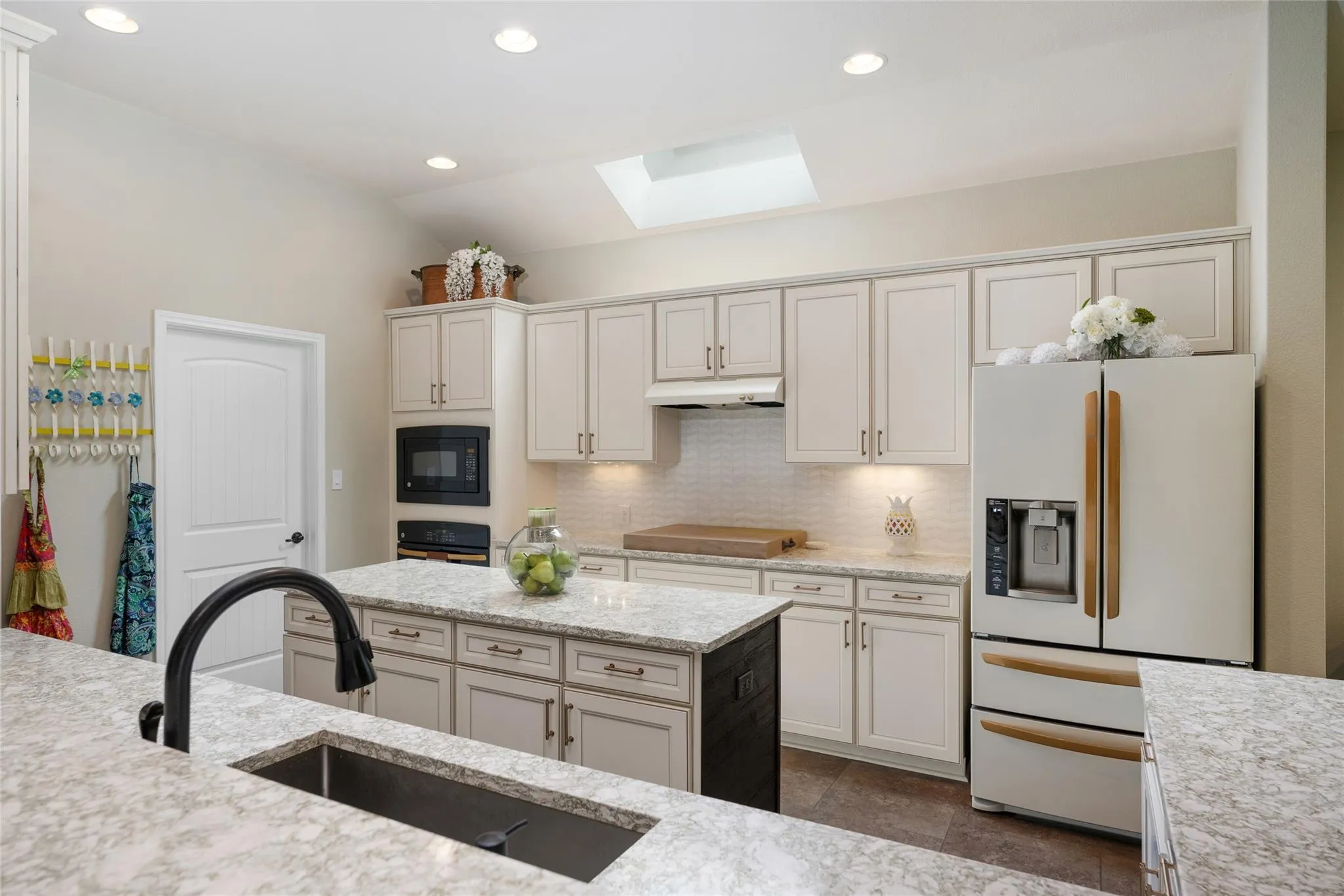 Photo 5 of 109 LOMBARDIA DR
