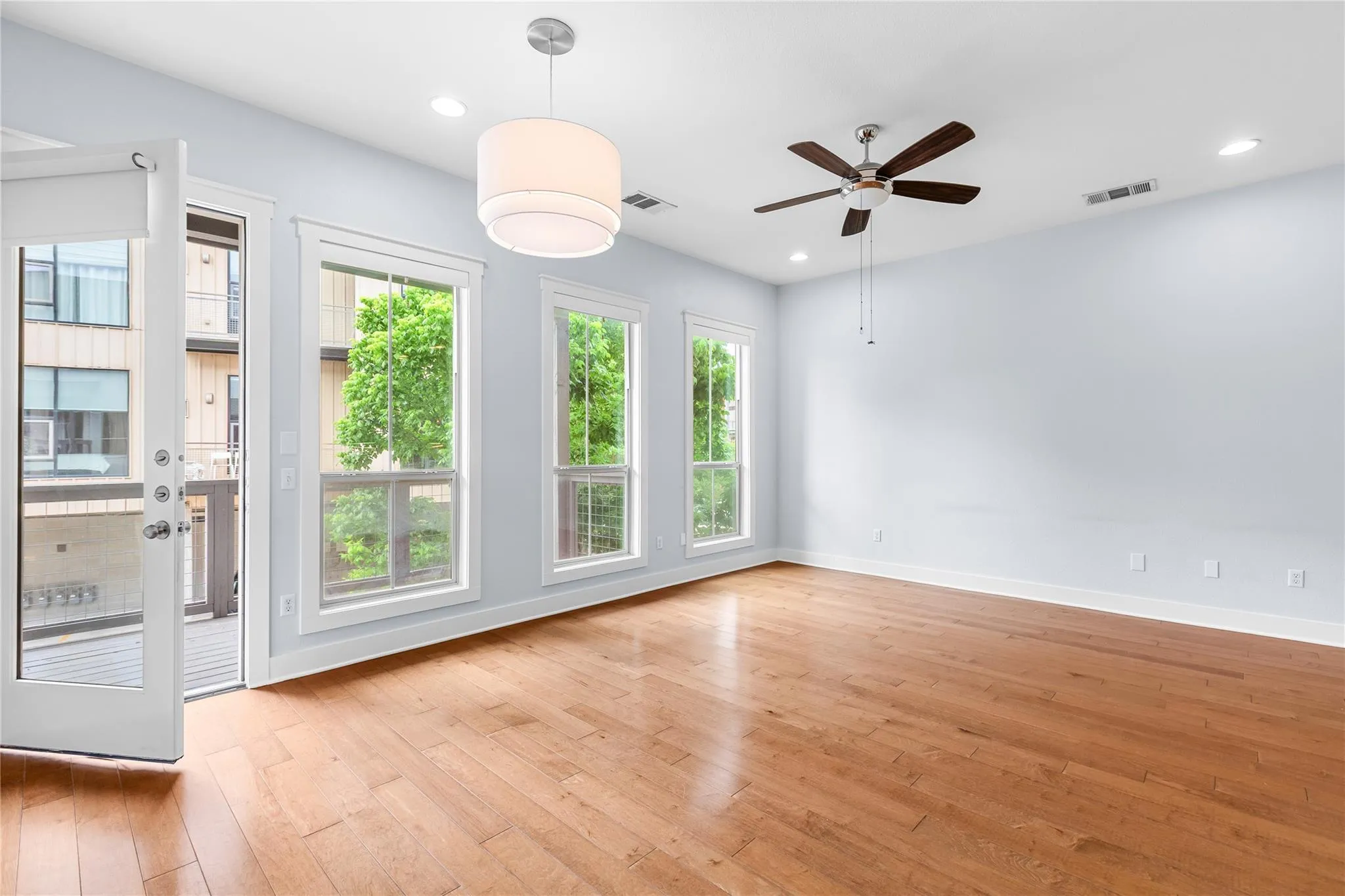 Photo 3 of 2520 BLUEBONNET LN #52