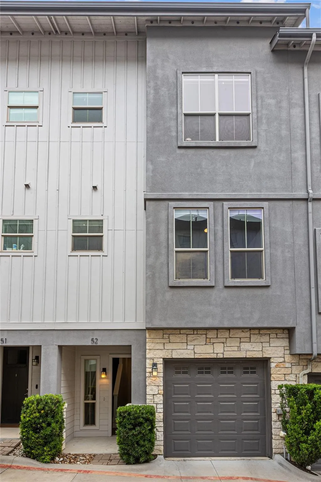 Photo 2 of 2520 BLUEBONNET LN #52