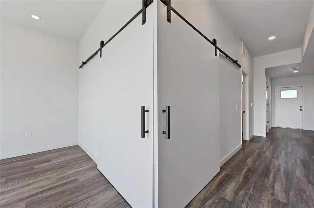Photo 4 of 4004 BANISTER LN #303