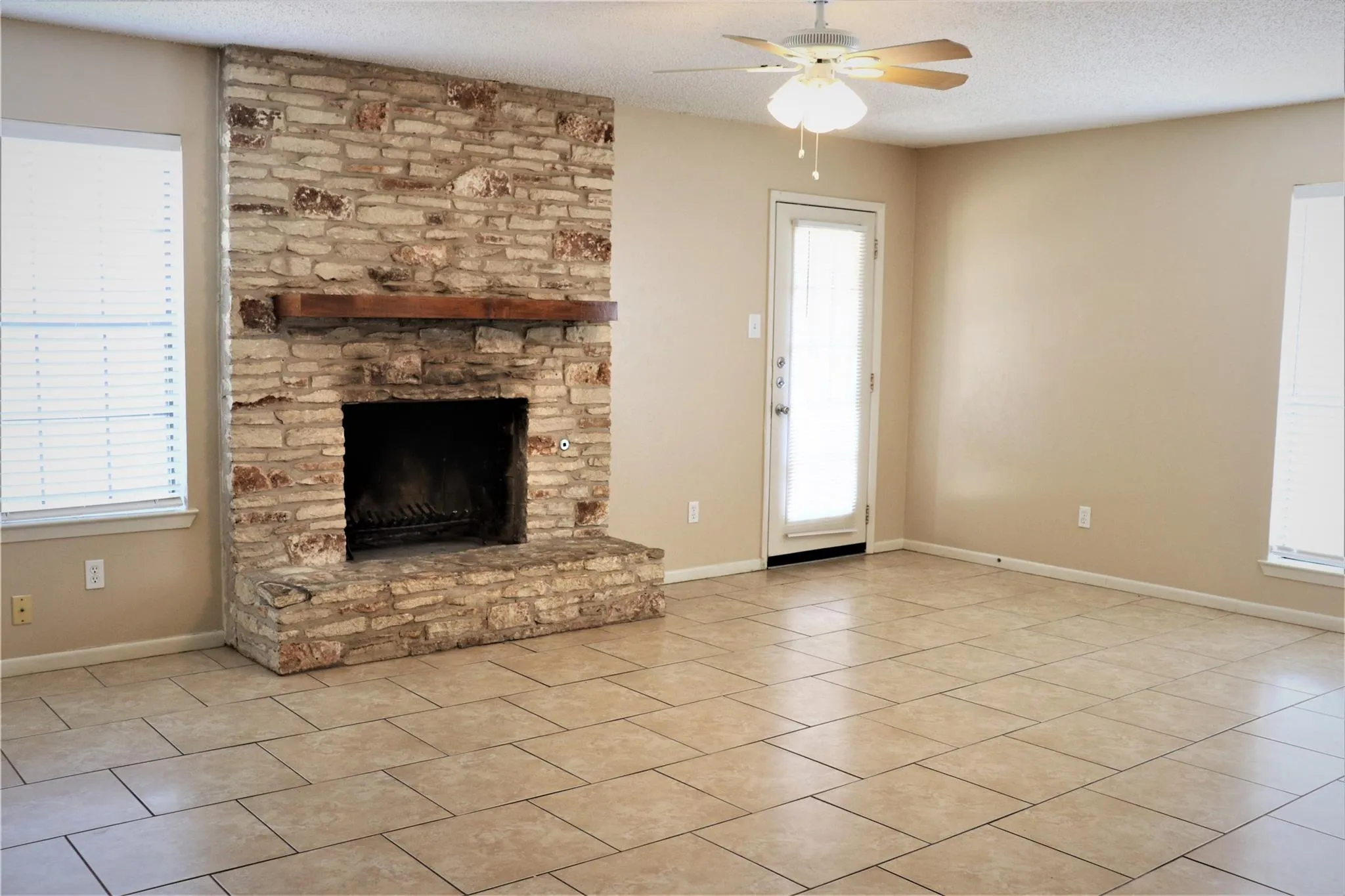 Photo 4 of 1202 LEANDER RD #A & B