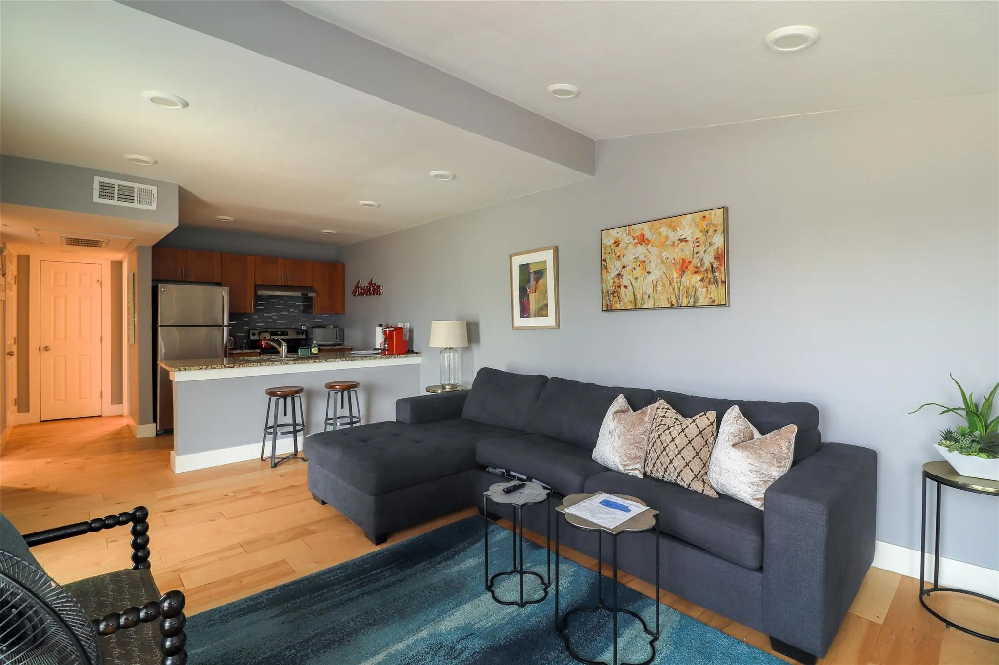 Photo 3 of 909 REINLI ST #221