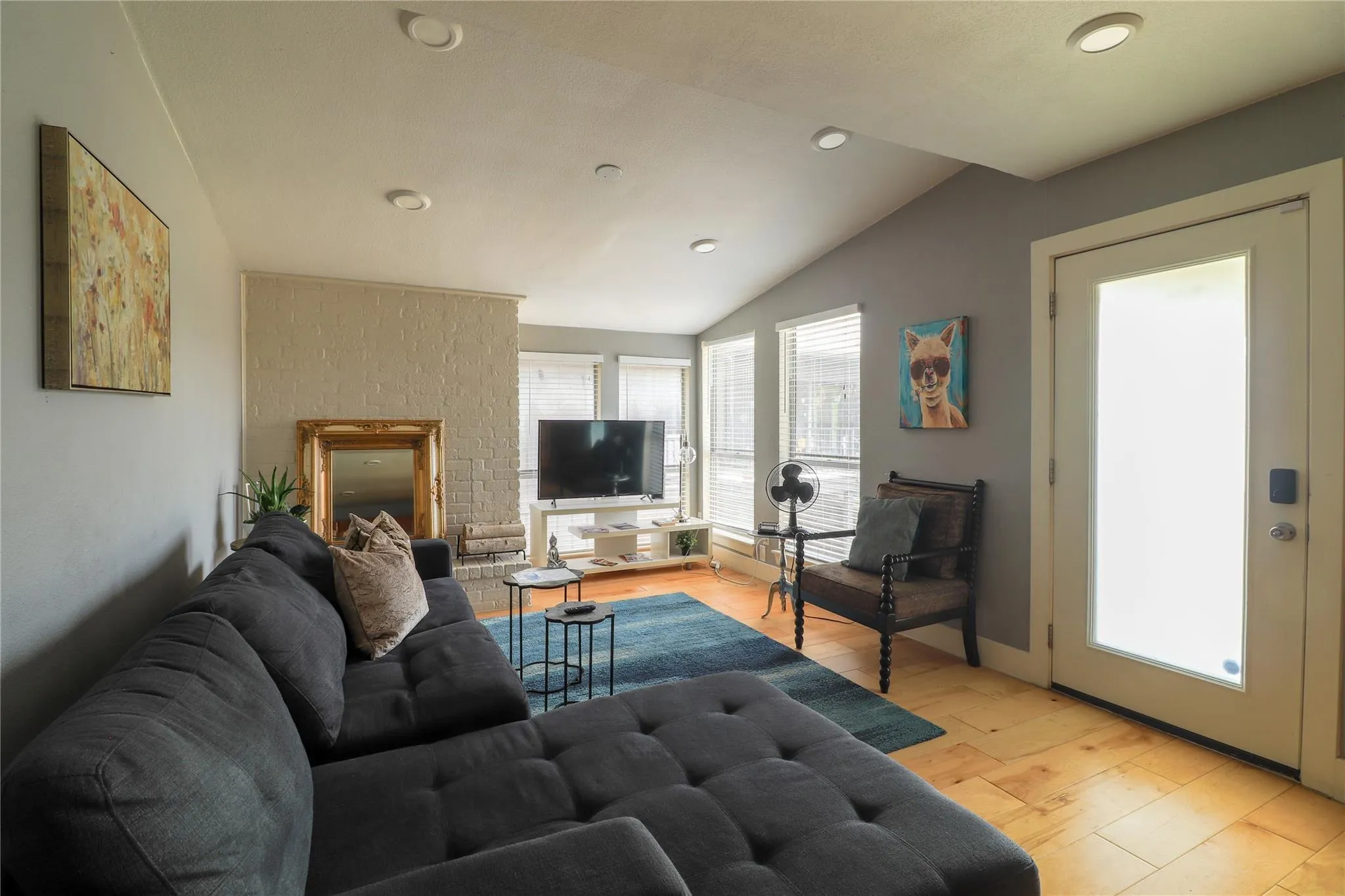 Photo 2 of 909 REINLI ST #221