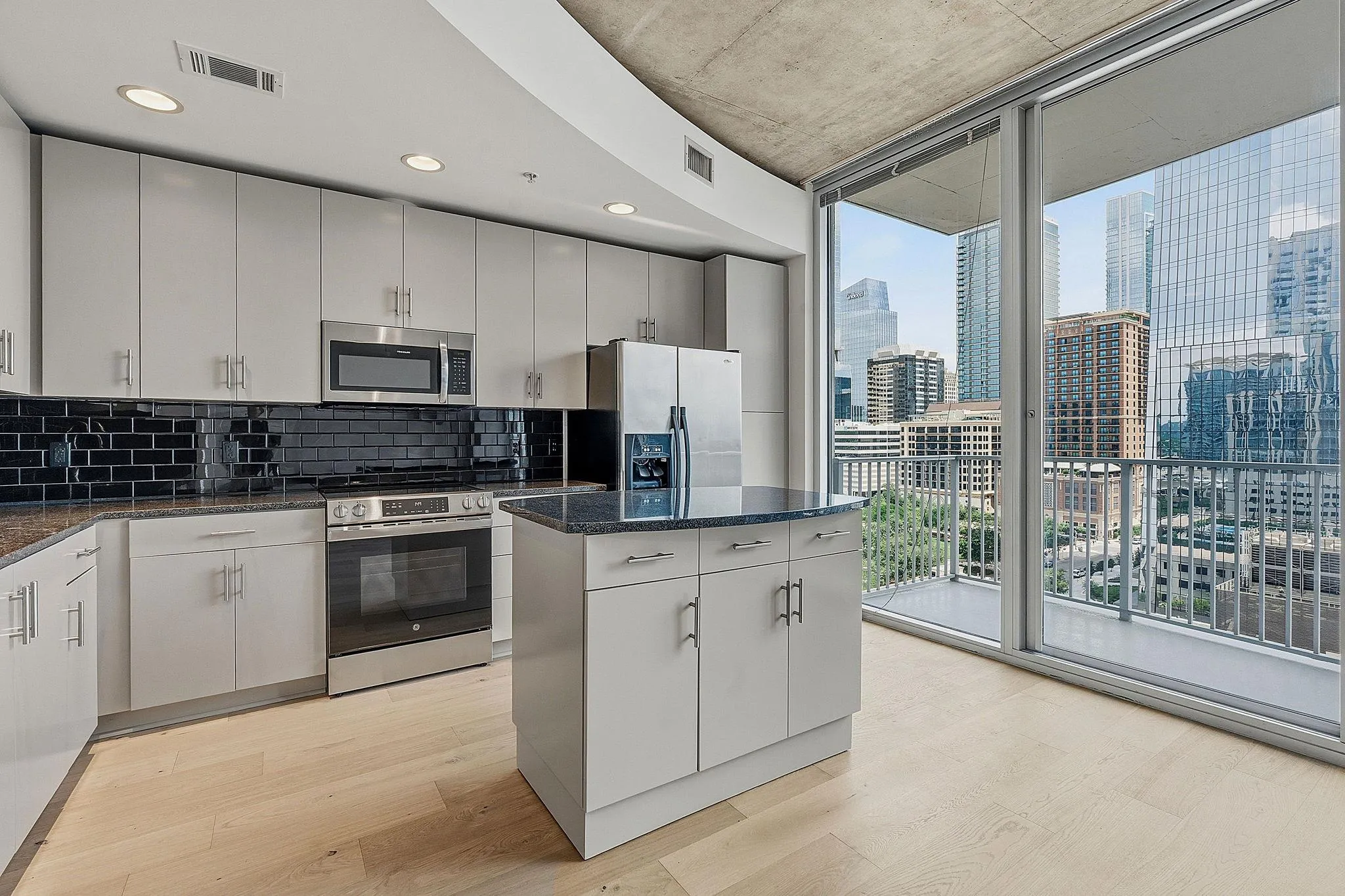Photo 2 of 360 NUECES ST #1303