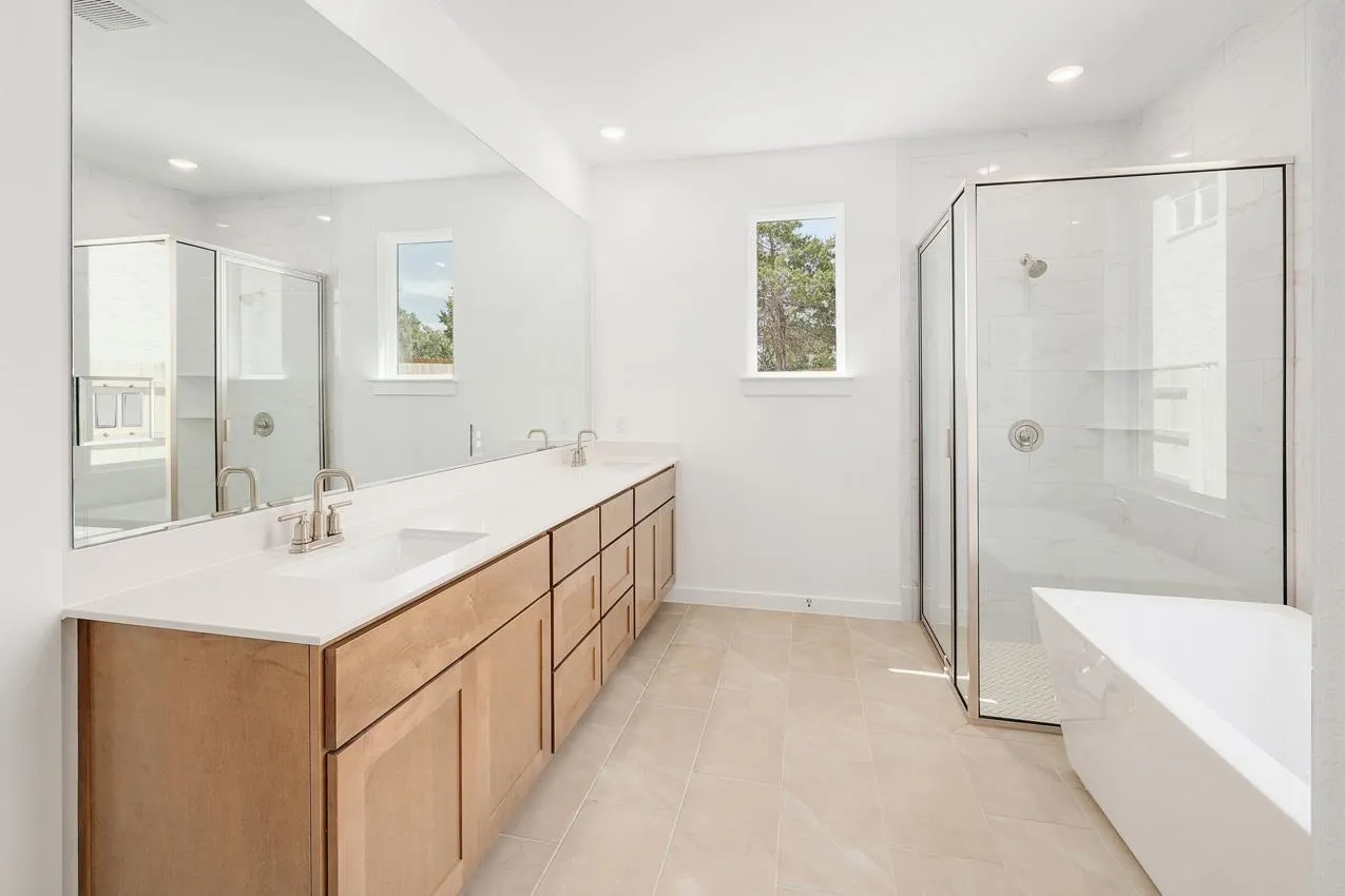 Photo 3 of 301 LUTTRELL LN