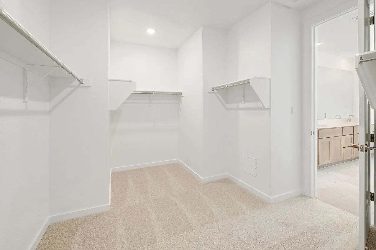 Photo 5 of 301 LUTTRELL LN