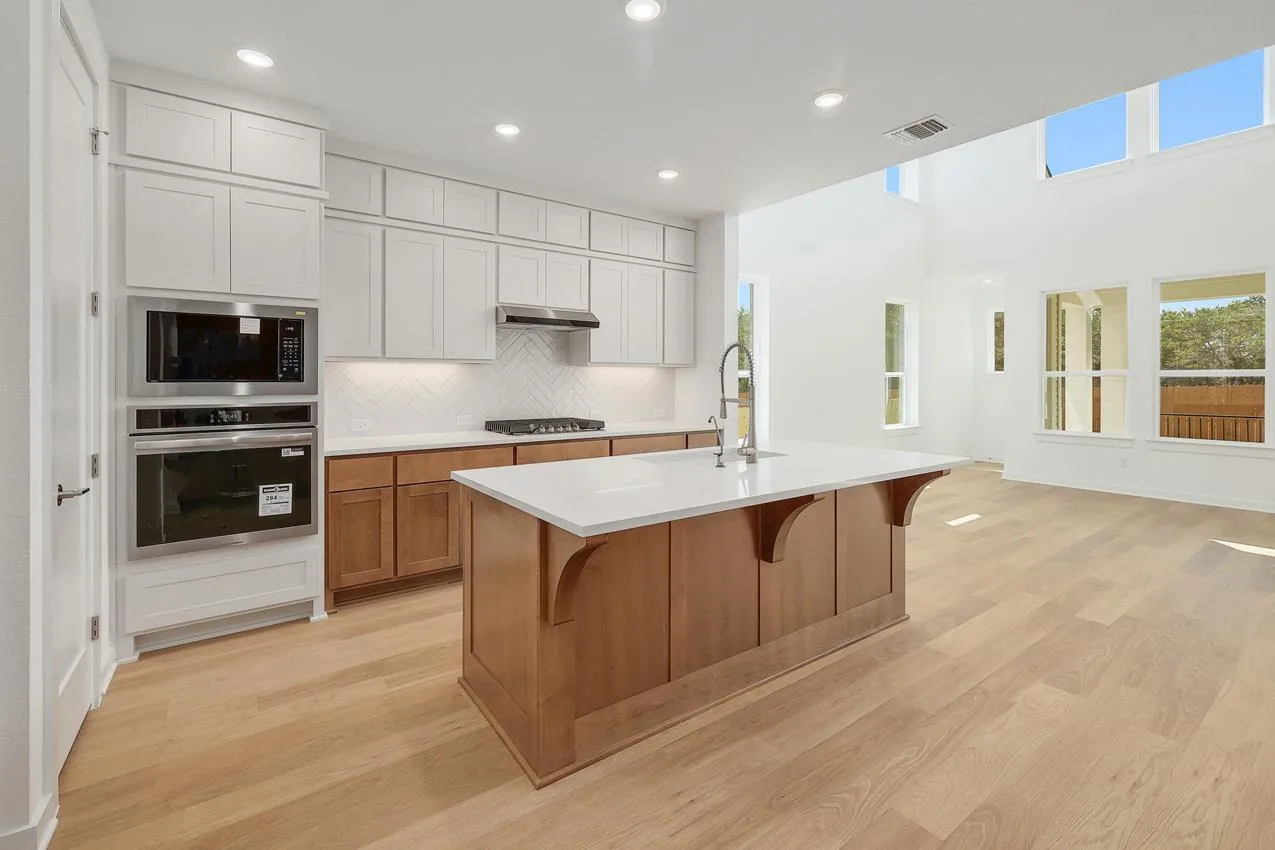 Photo 2 of 301 LUTTRELL LN