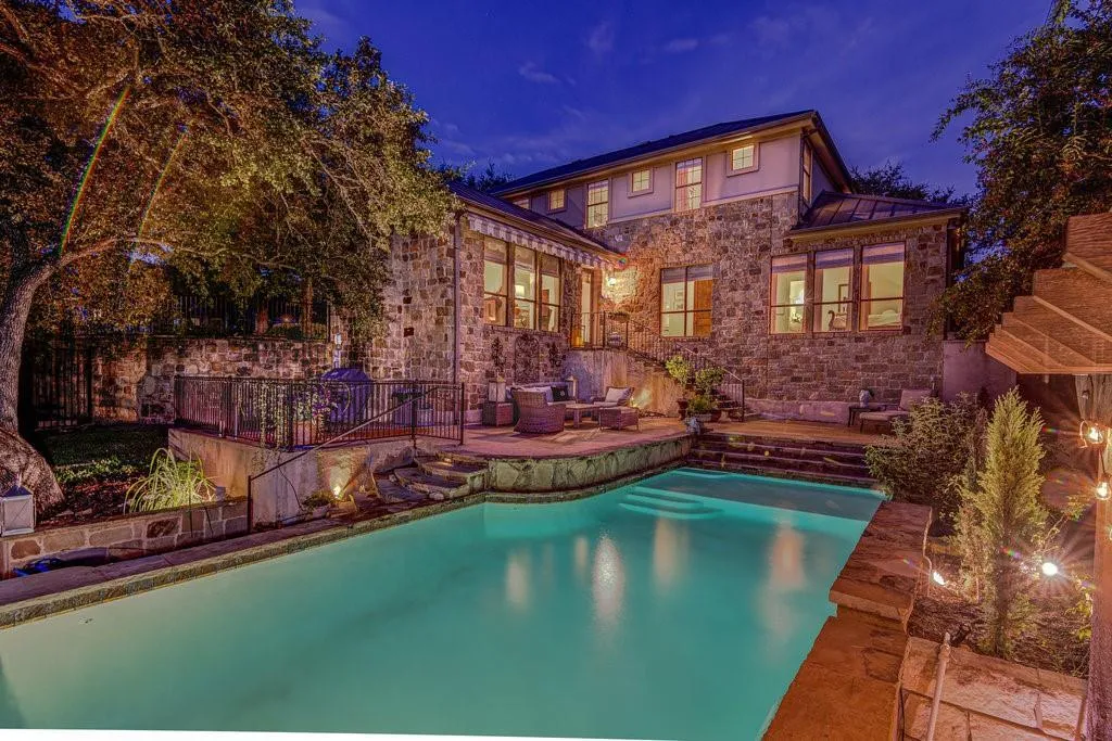 Photo of 303 ROLLING GREEN DR, Lakeway, TX, 78734