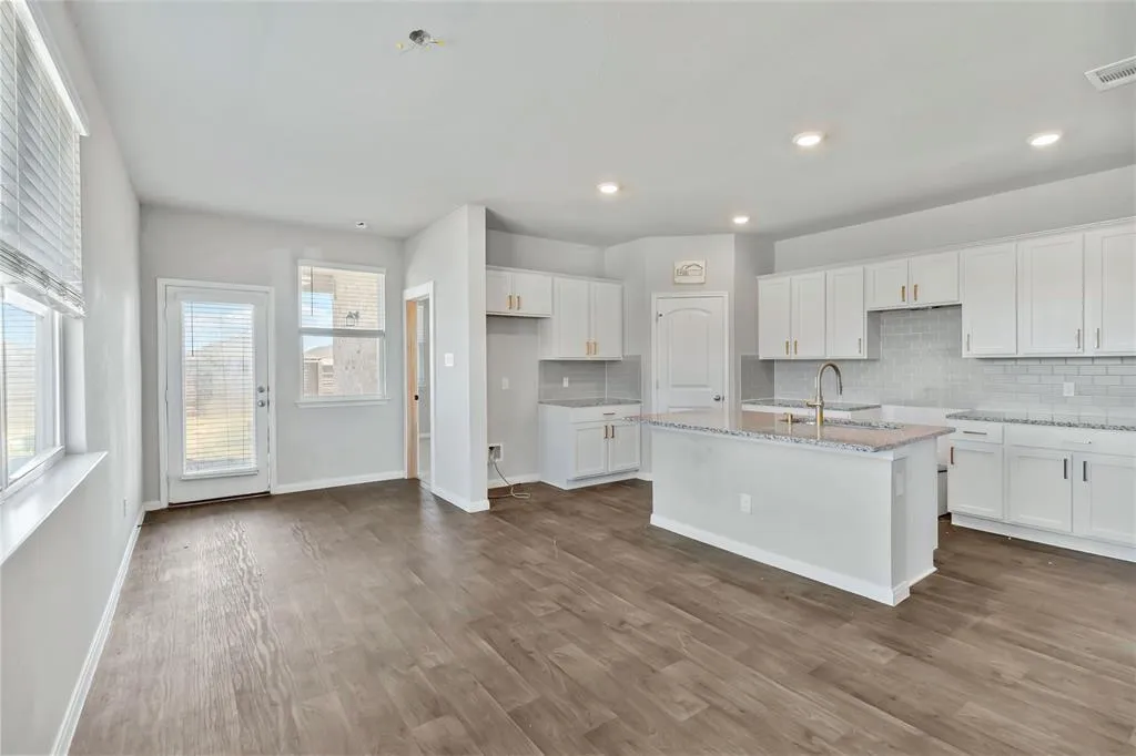 Photo 4 of 226 CORALBEAN DR