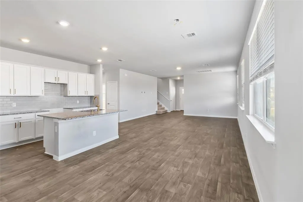 Photo 5 of 226 CORALBEAN DR