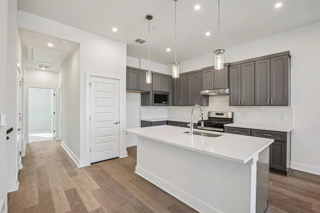 Photo 5 of 200 W 56TH ST #8103
