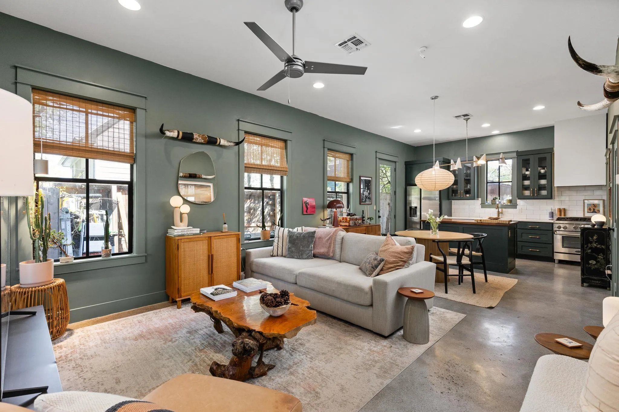 Photo 3 of 903 MANSELL AVE #B
