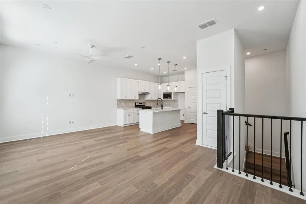 Photo 4 of 200 W 56TH ST #8104