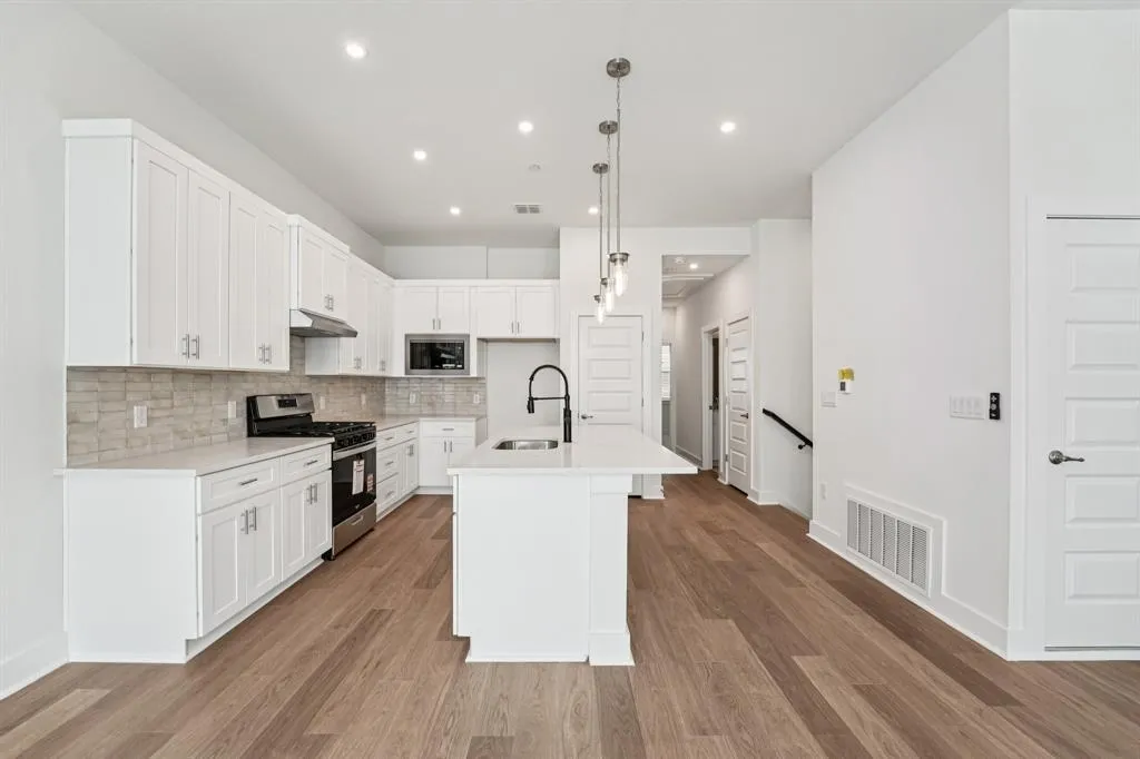 Photo 5 of 200 W 56TH ST #8104