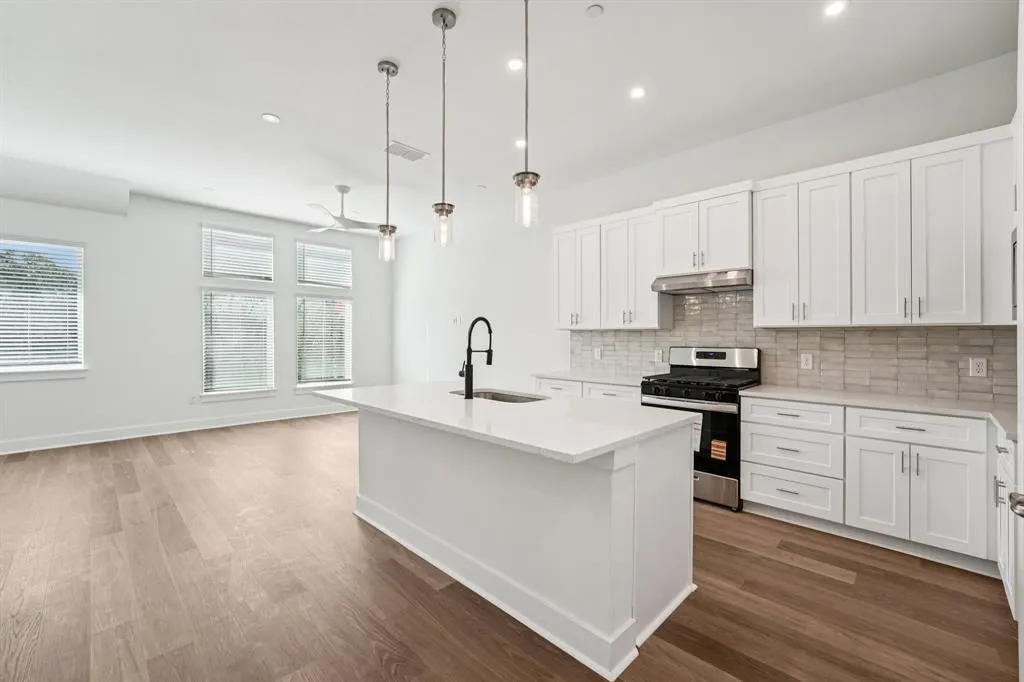 Photo 3 of 200 W 56TH ST #8104