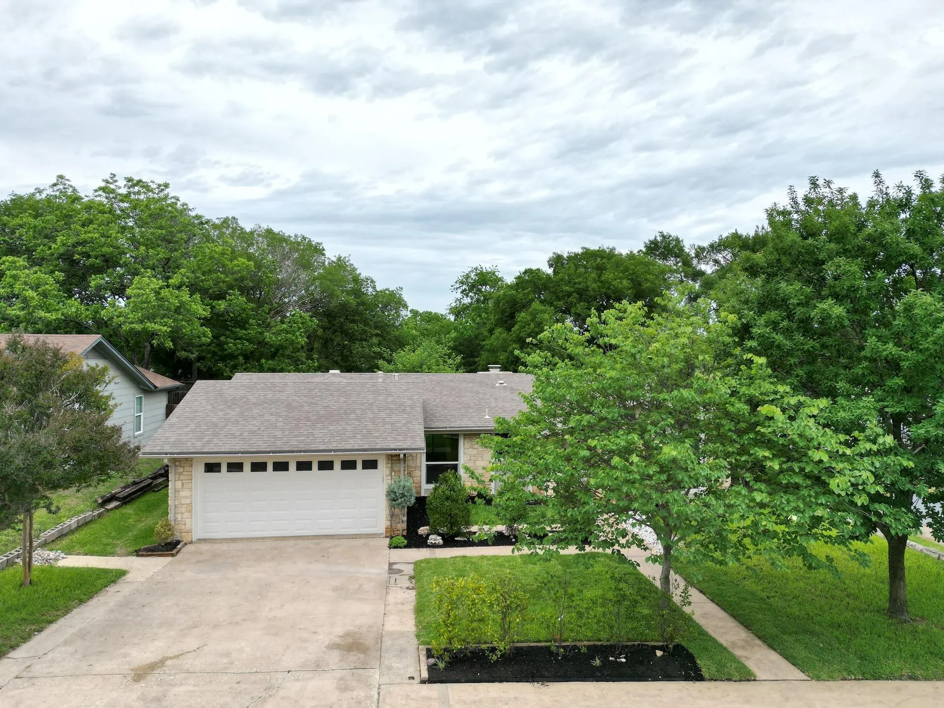 Photo 2 of 1608 SPRINGER LN