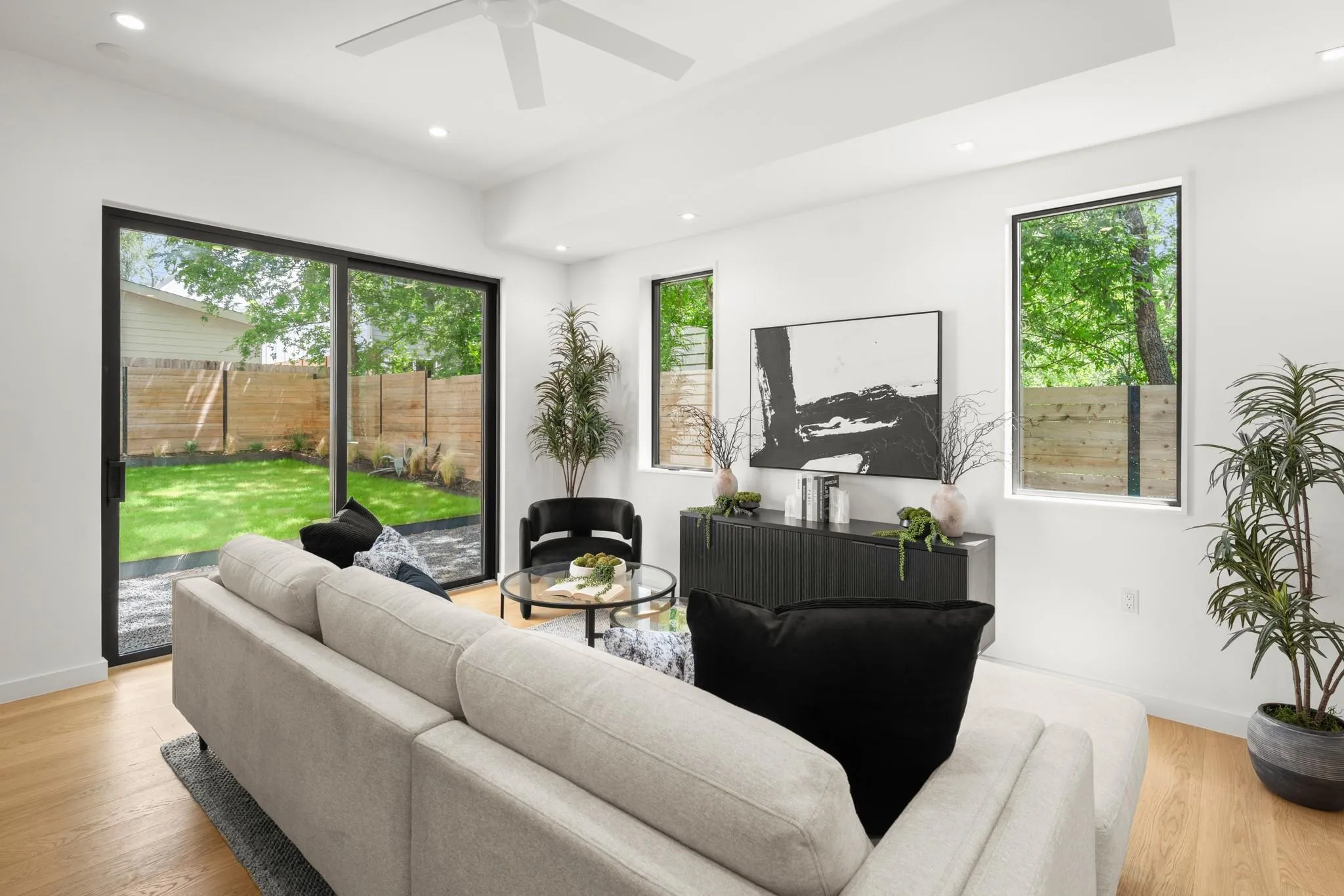 Photo 3 of 5511 JOE SAYERS AVE #B