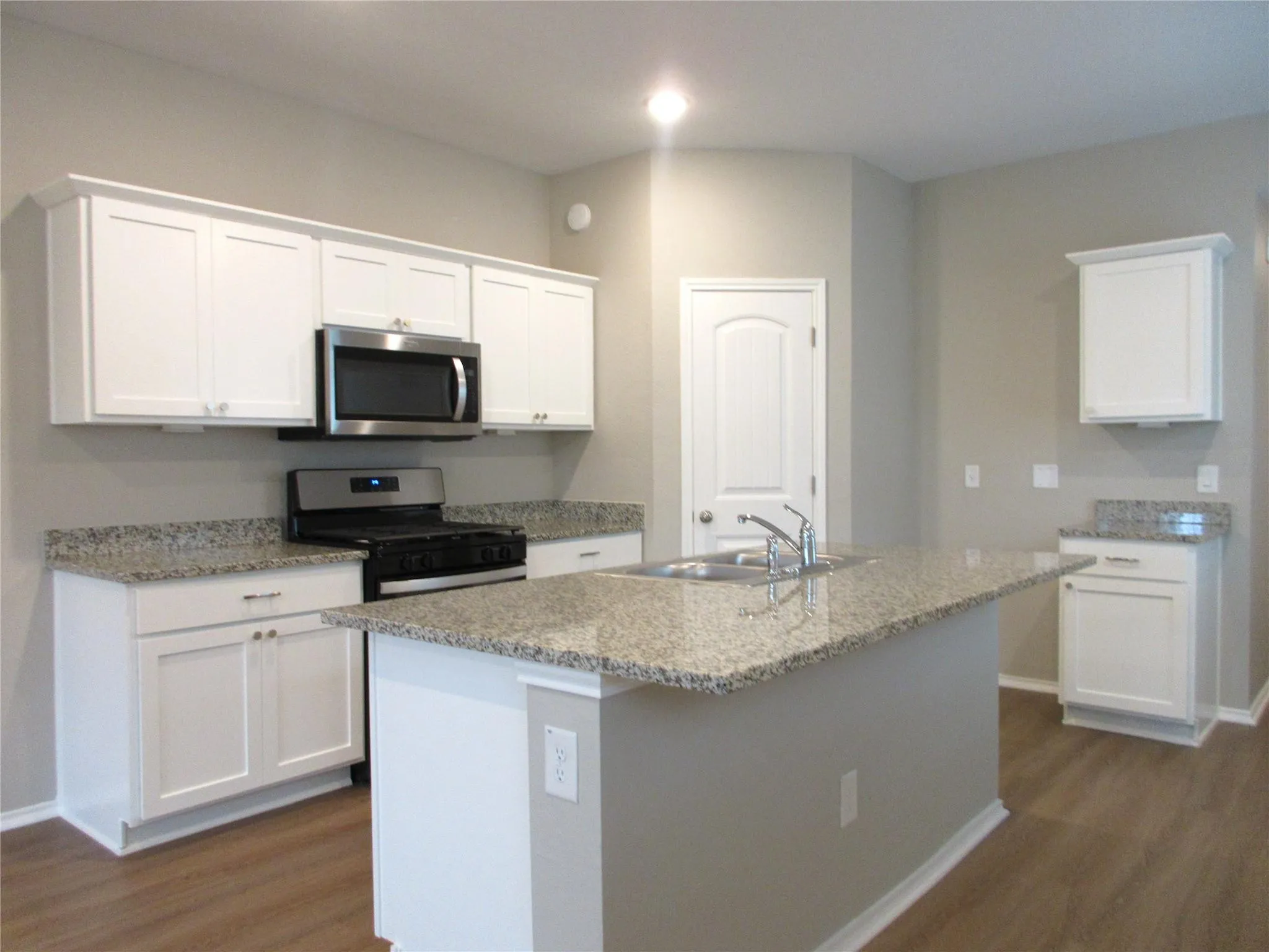 Photo 4 of 205 GRANARY DR