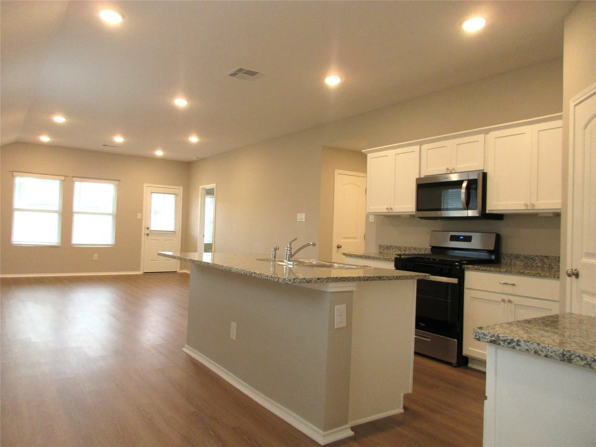 Photo 2 of 205 GRANARY DR