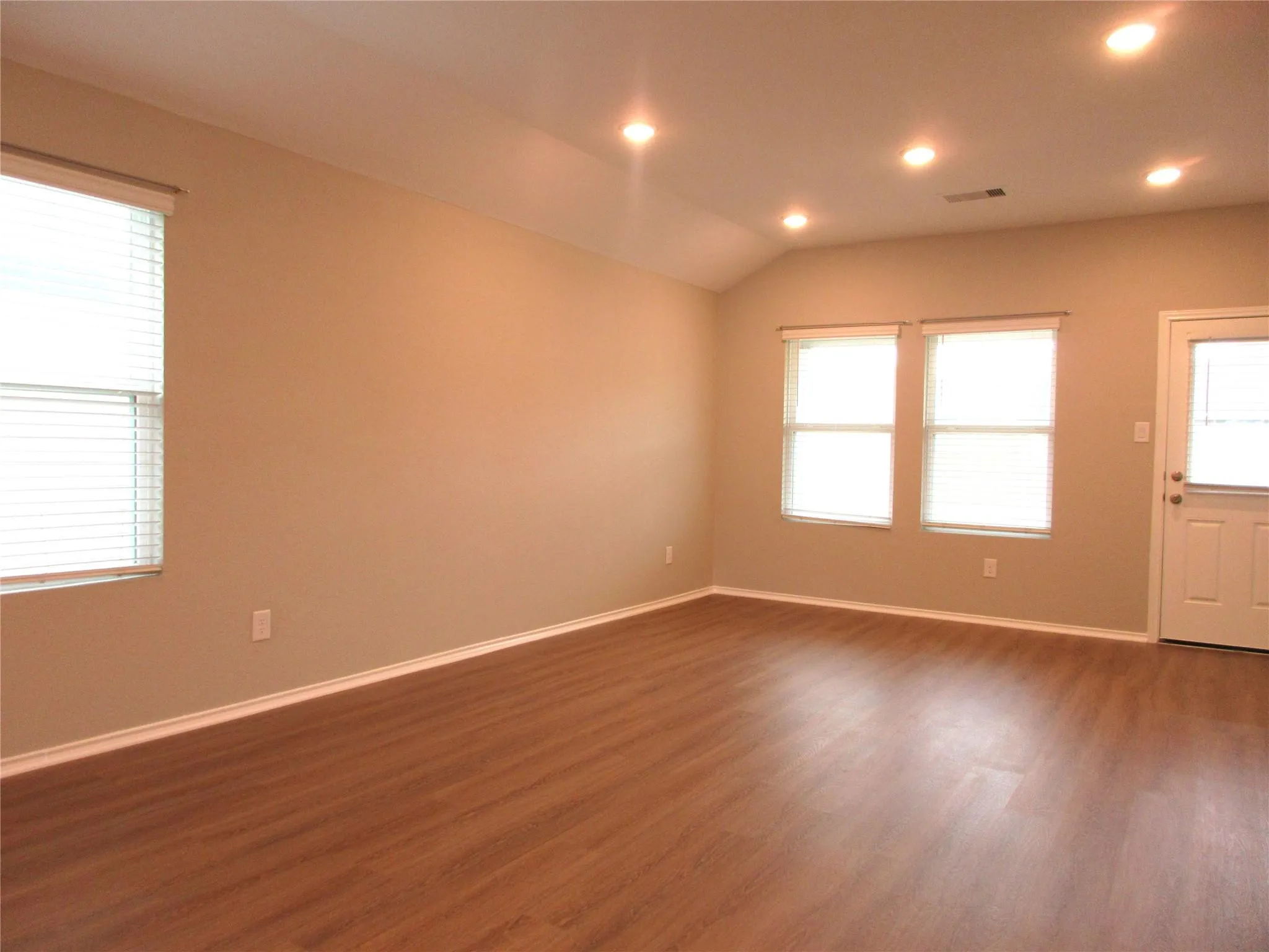 Photo 3 of 205 GRANARY DR