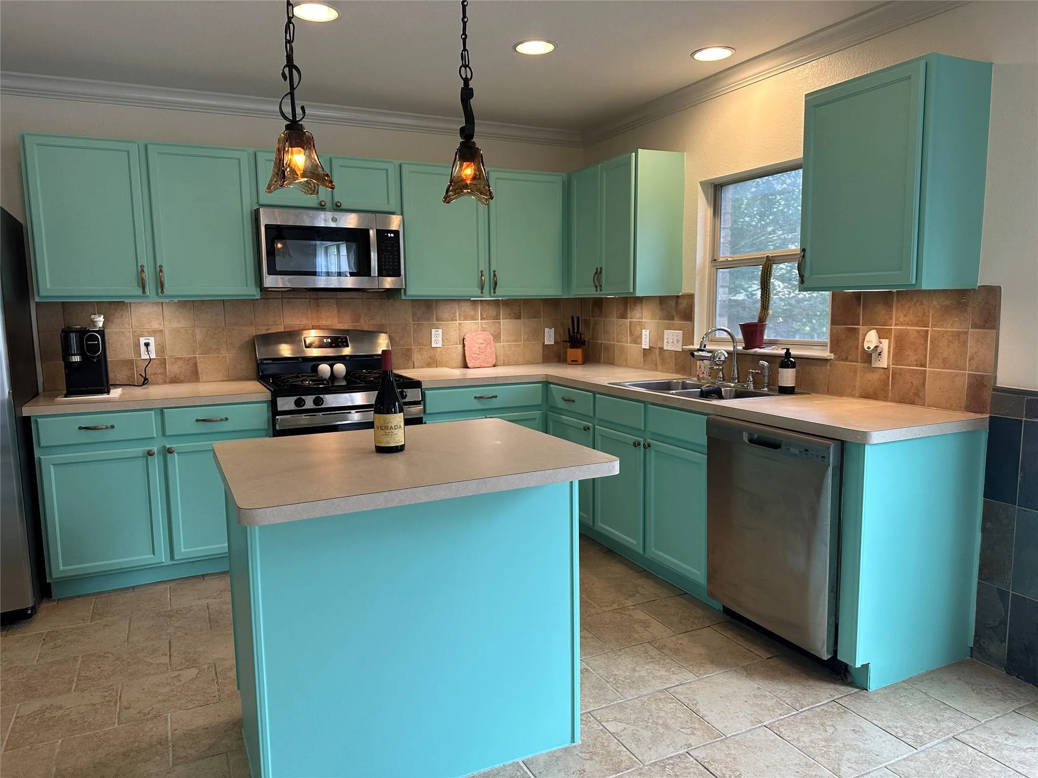 Photo 3 of 15016 SADDLEGIRTH LN
