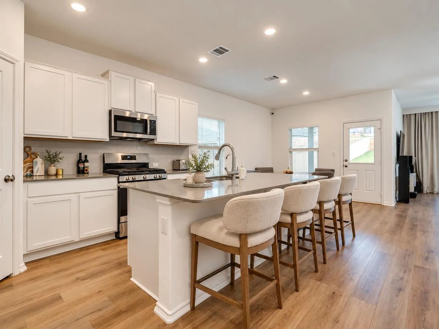 Photo 3 of 1208 SWEETSPIRE ST