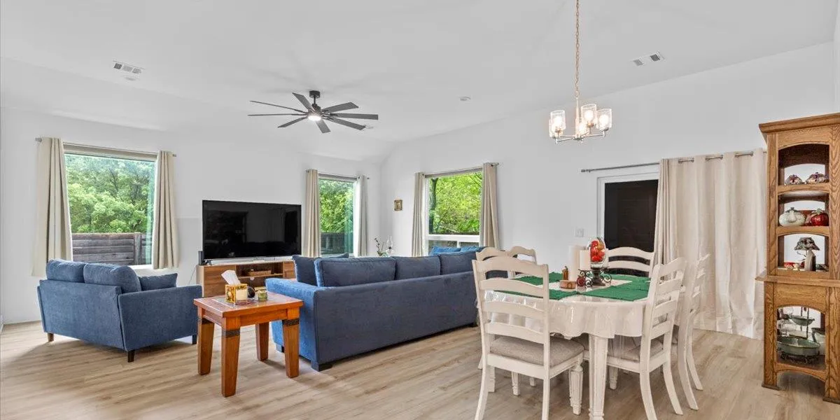 Photo 4 of 4711 LITTLE HILL CIR
