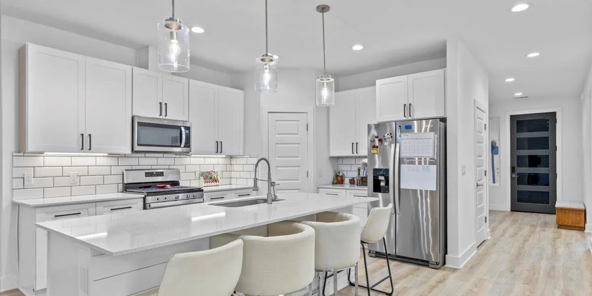 Photo 2 of 4711 LITTLE HILL CIR