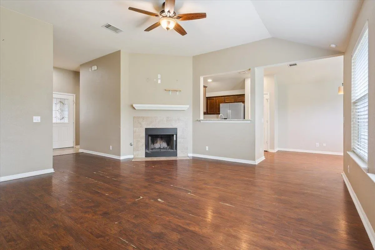 Photo 3 of 125 BAYLISS ST