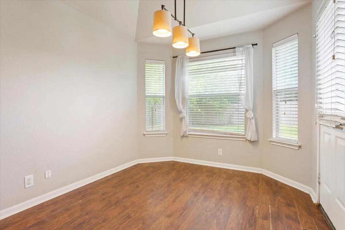 Photo 5 of 125 BAYLISS ST
