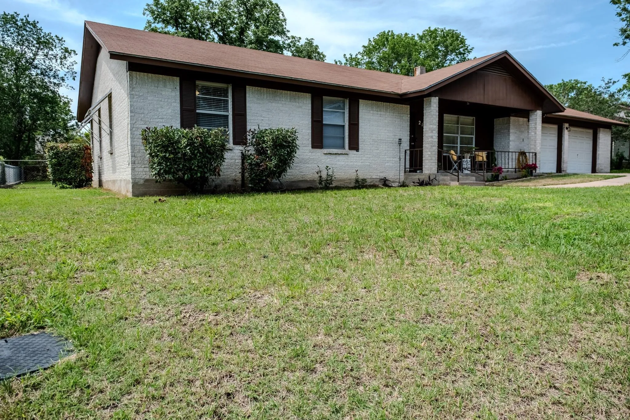 Photo 2 of 210 LOESCH DR
