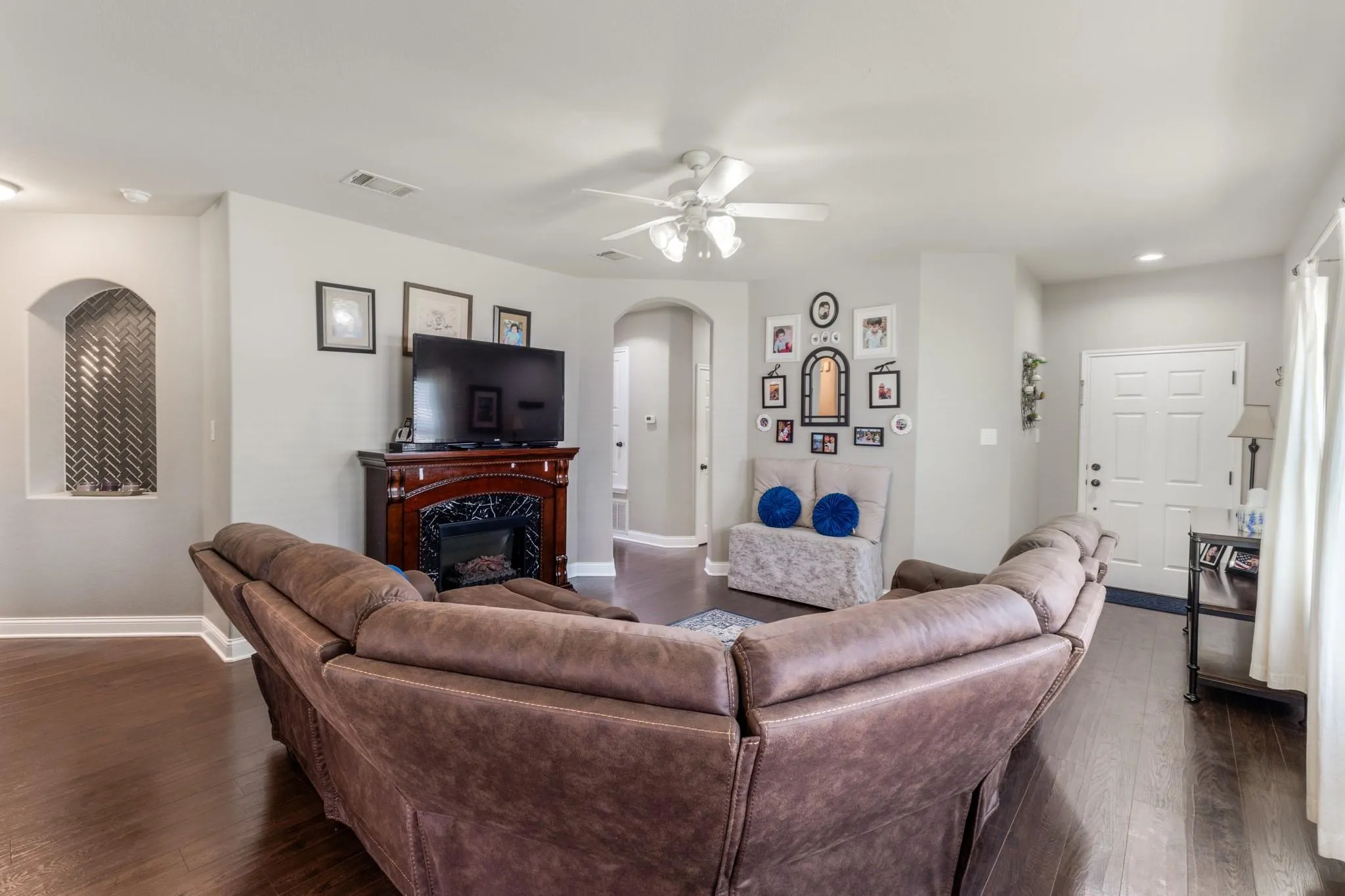 Photo 4 of 1015 HONDO LN