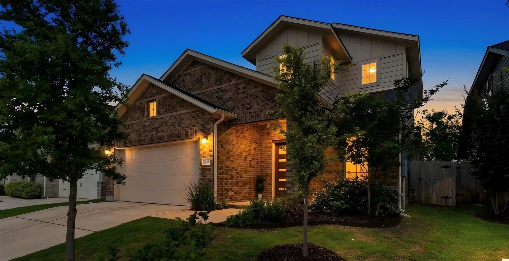 Photo 3 of 1121 BLUE OAK BLVD