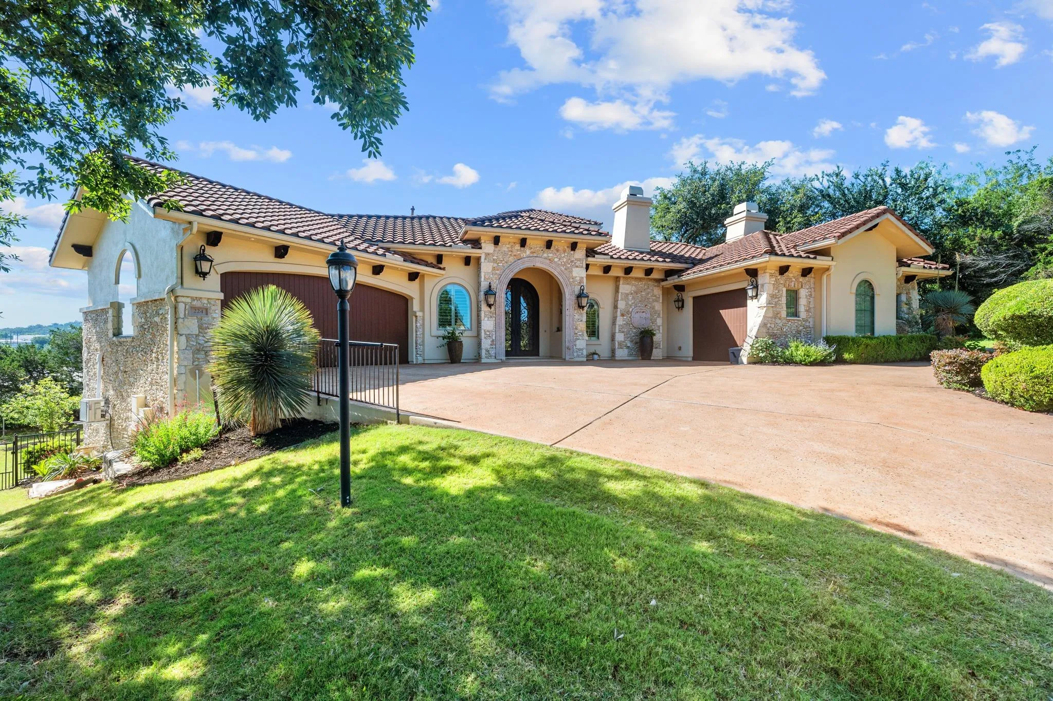 Photo of 224 NEVILLE WOOD CT, Austin, TX, 78738