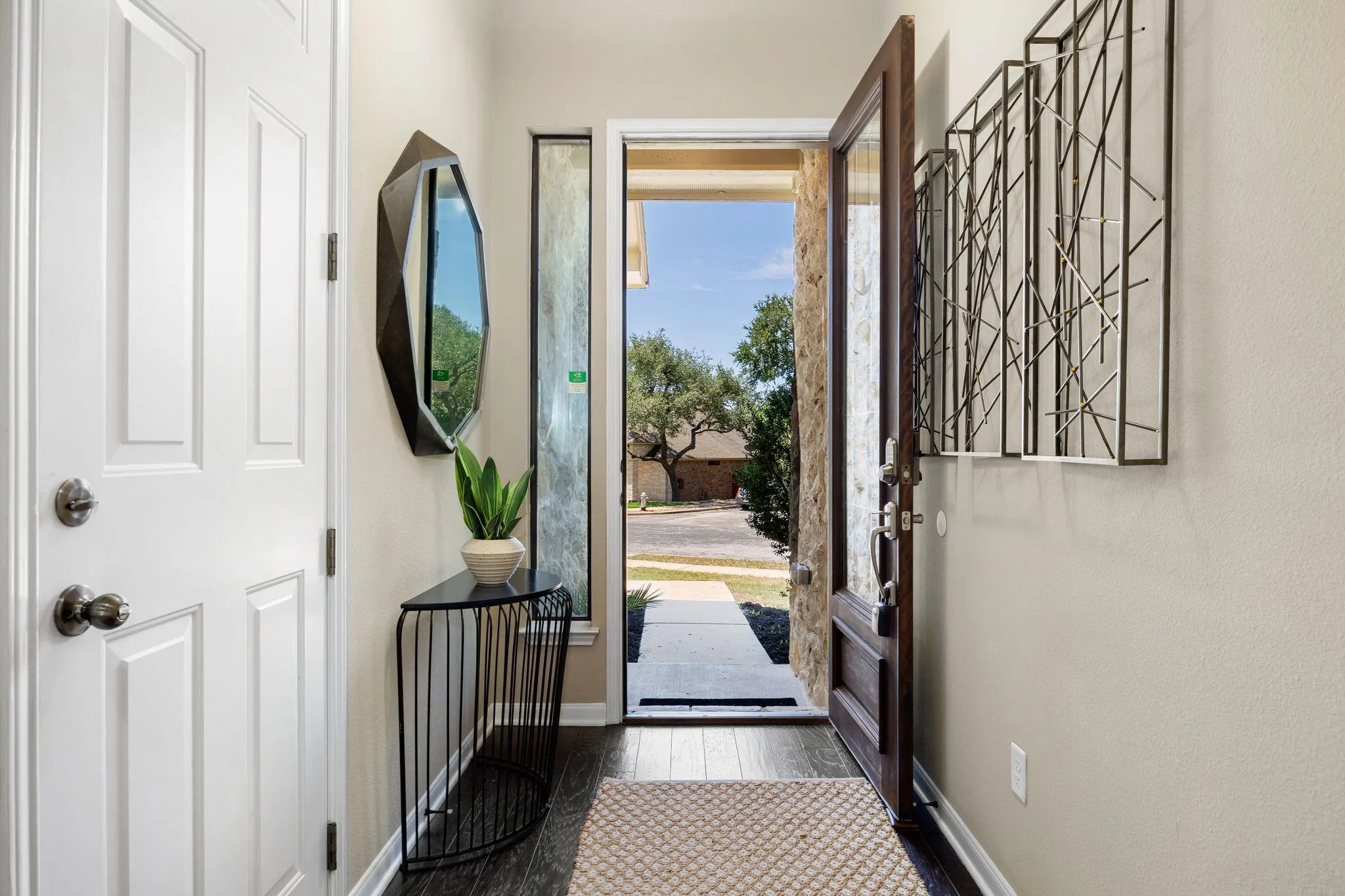 Photo 5 of 6916 BARSTOW CT
