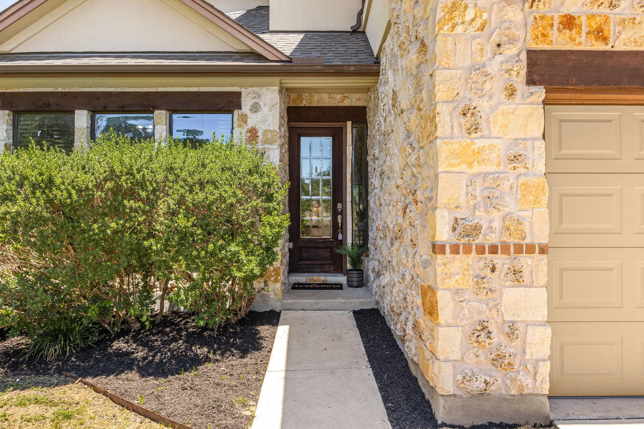 Photo 4 of 6916 BARSTOW CT