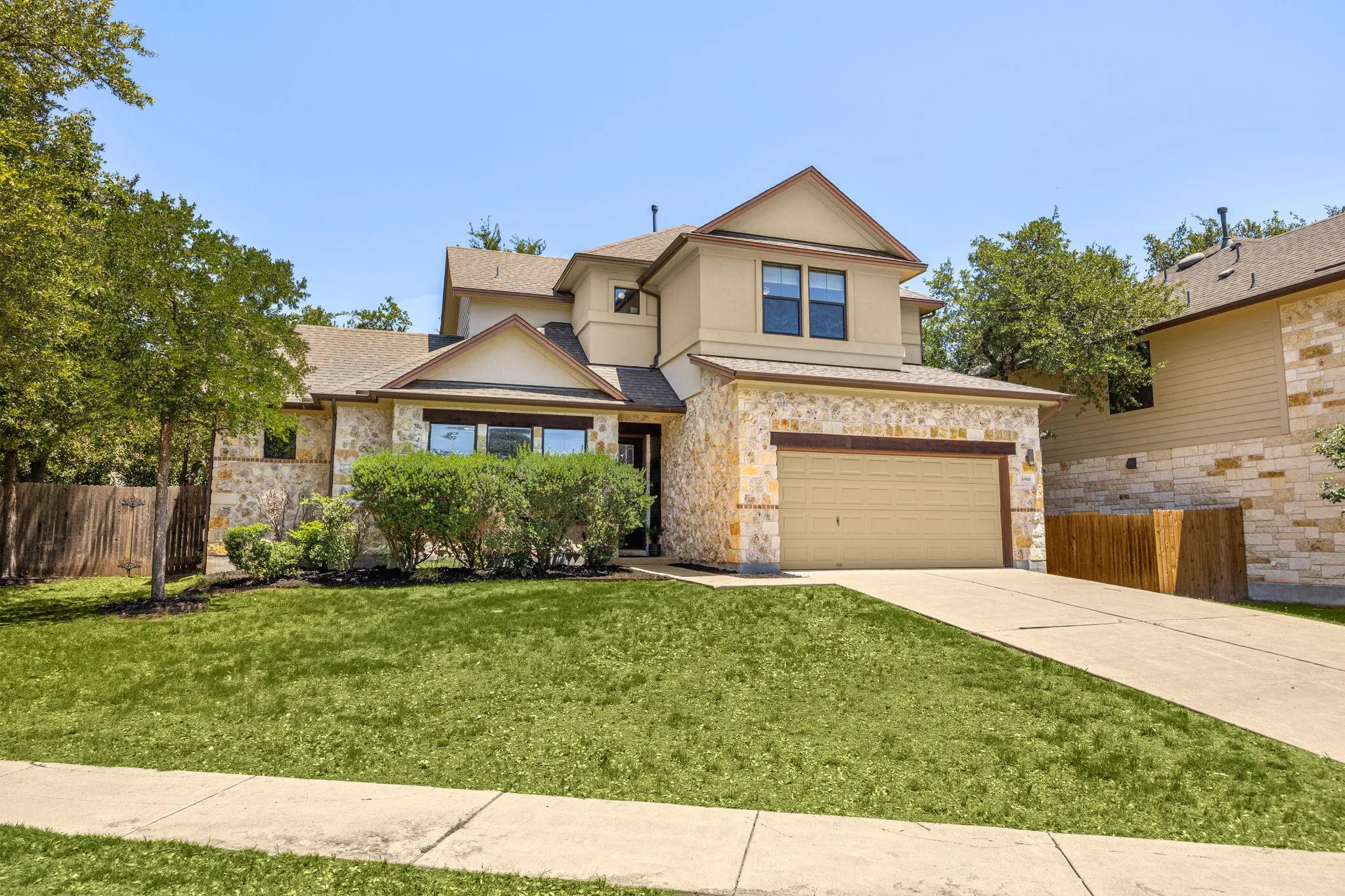 Photo 3 of 6916 BARSTOW CT