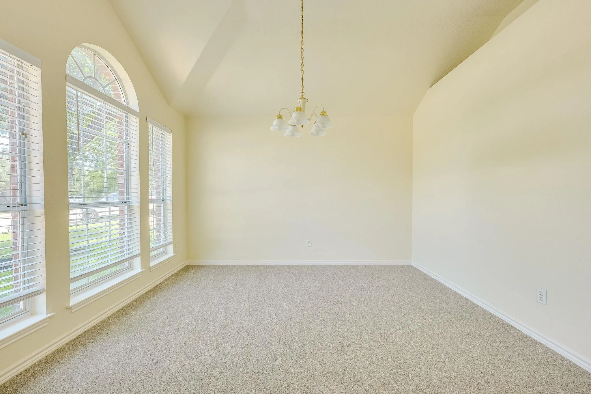 Photo 5 of 111 ARROWHEAD LN