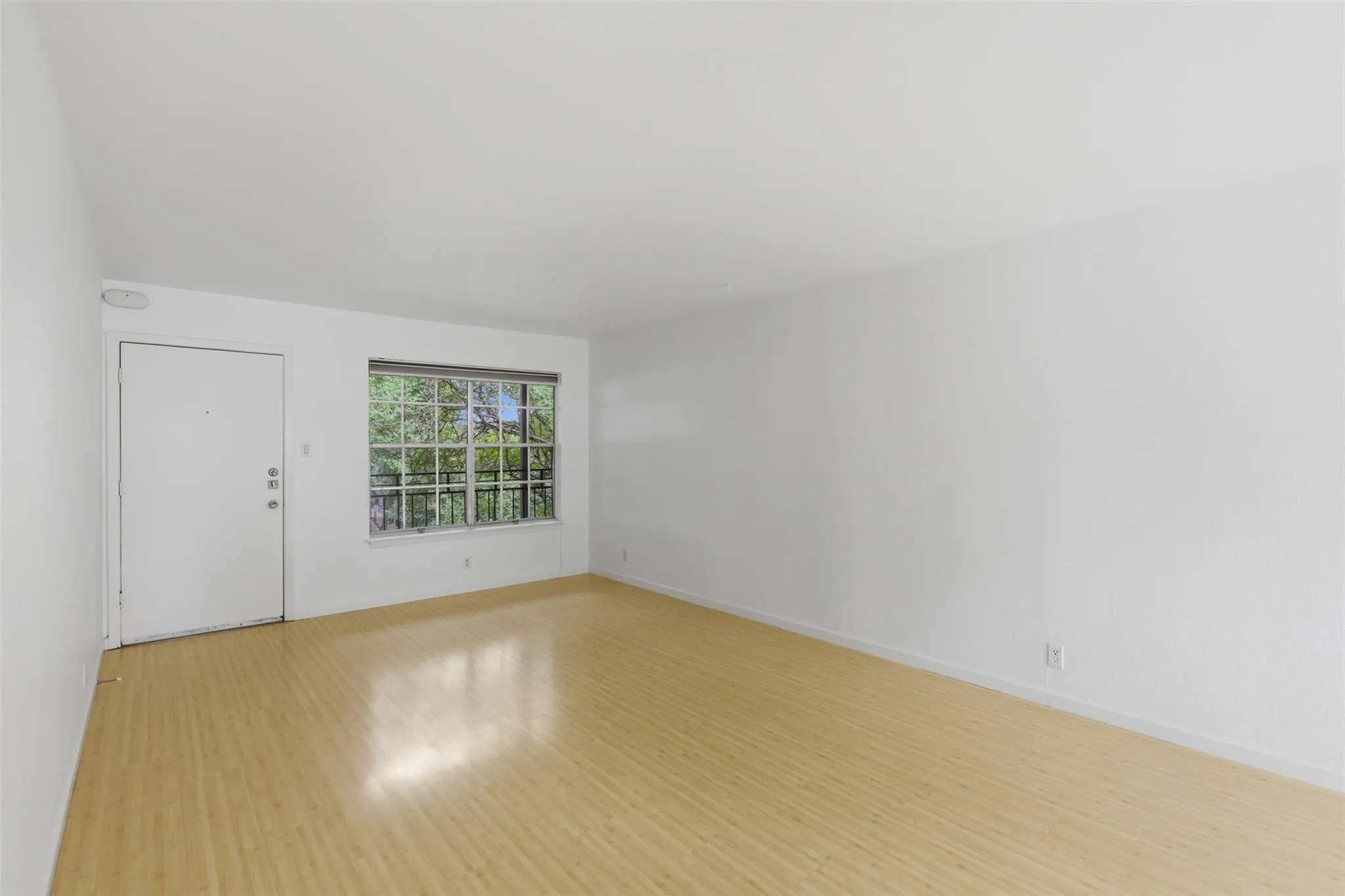 Photo 3 of 300 CROCKETT ST #315