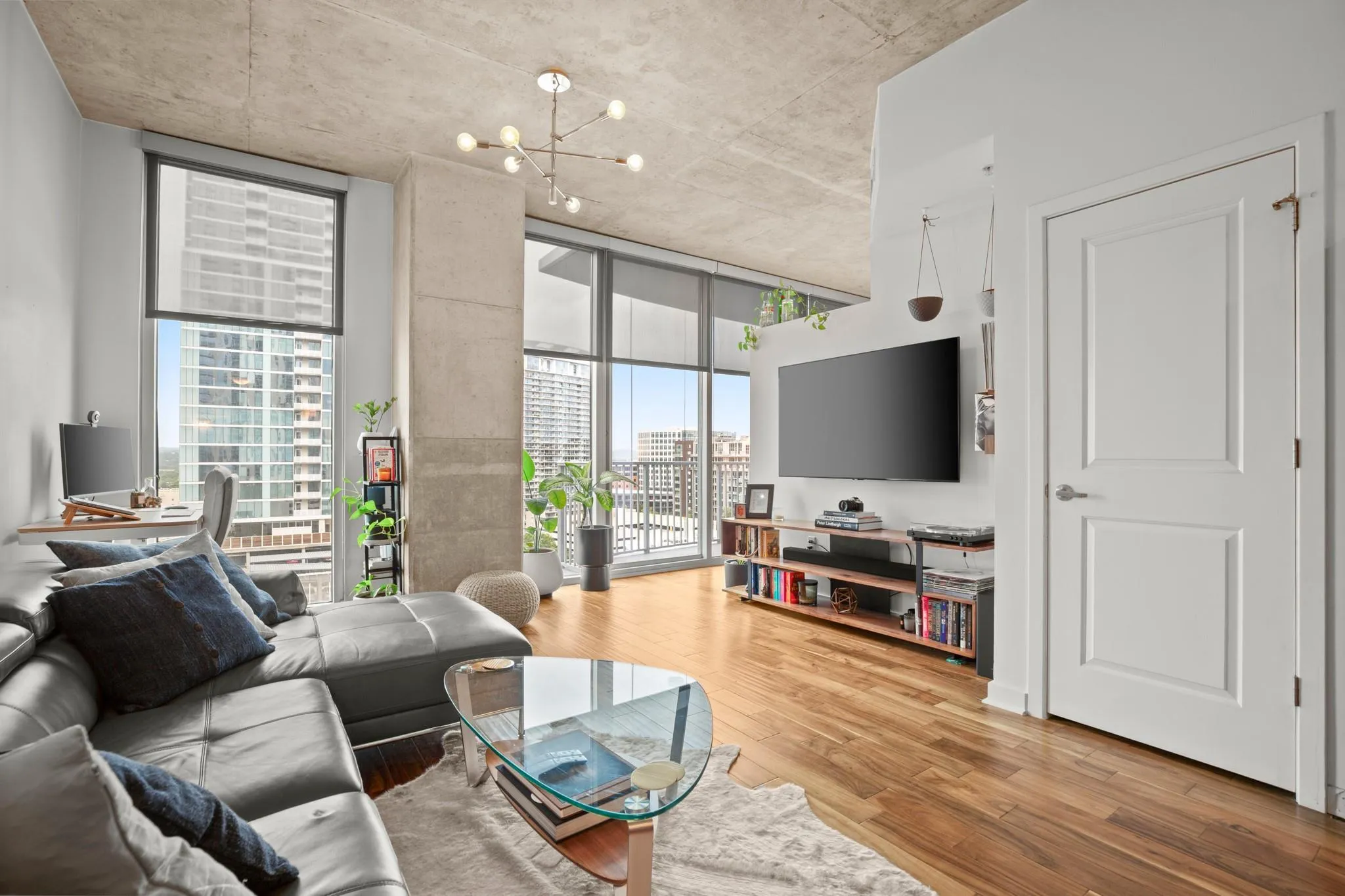 Photo 4 of 360 NUECES ST #1306